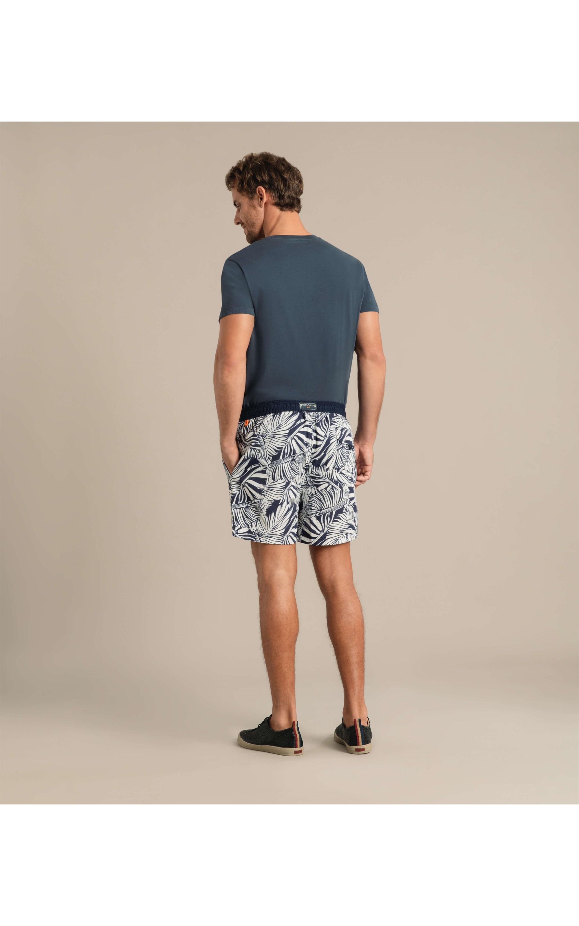 Beach Short Folhas Grey Regular Marinho