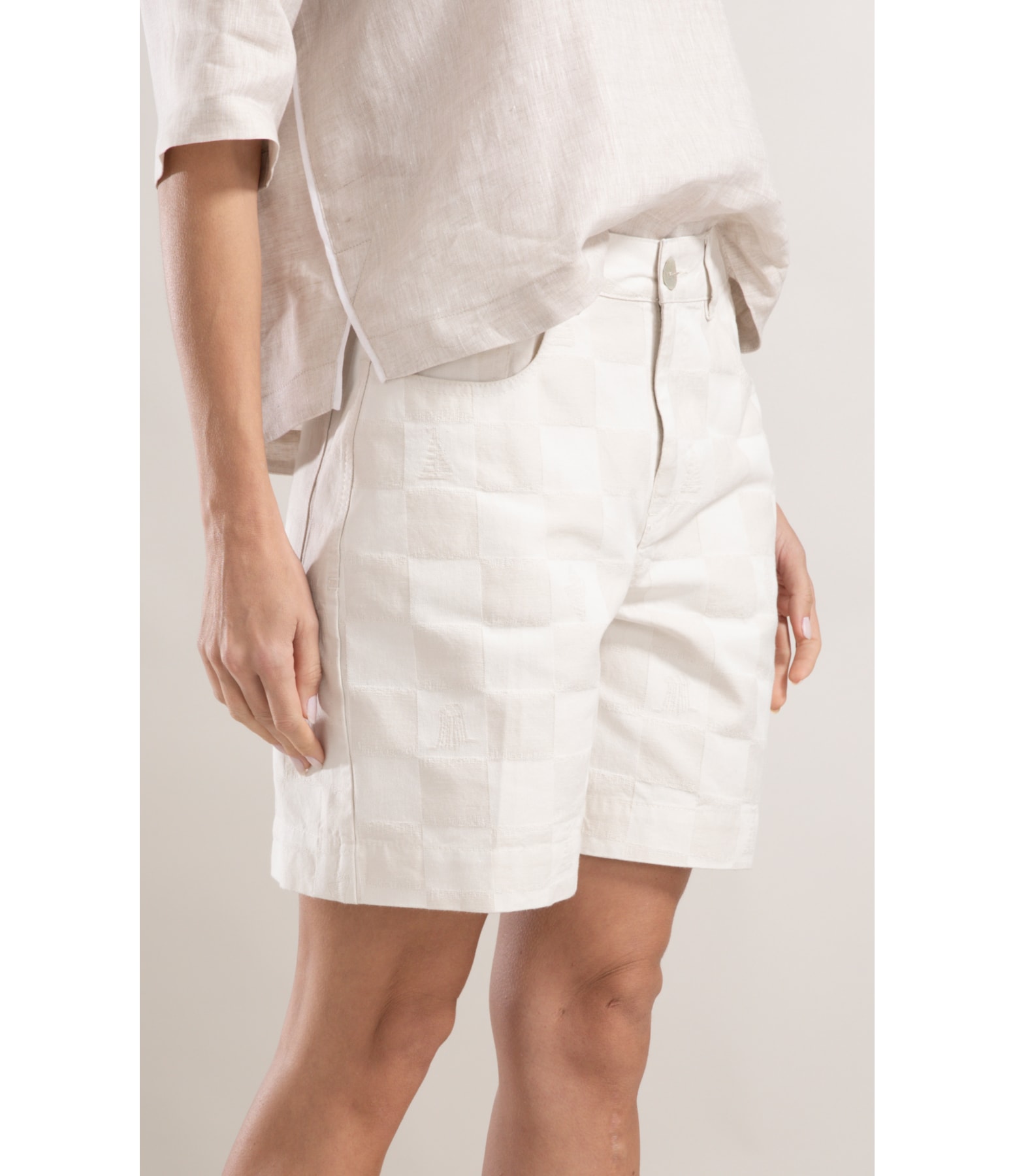 Bermuda Checkers Jacquard Off White