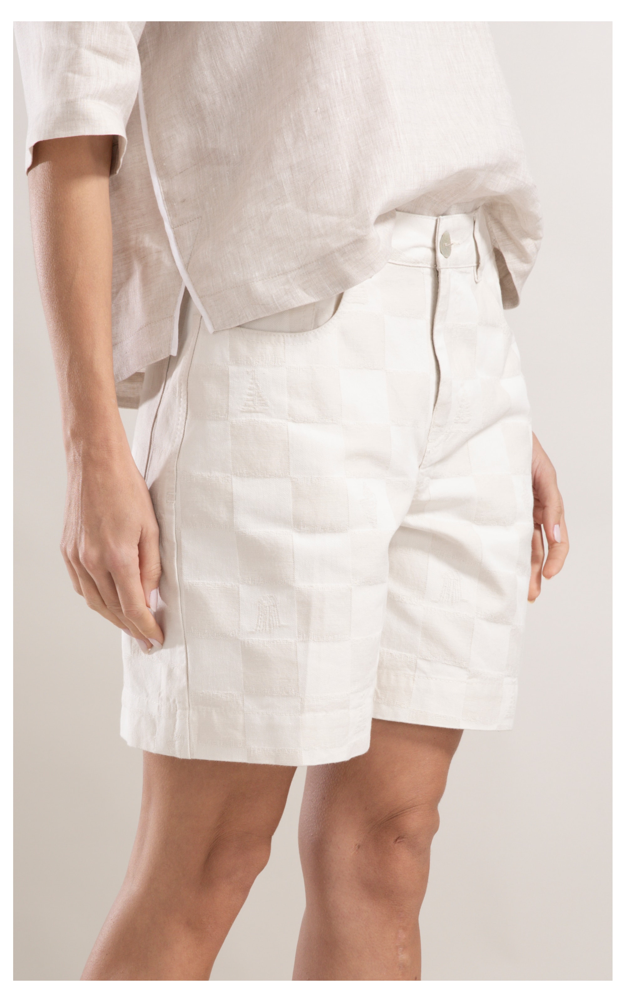 Bermuda Checkers Jacquard Off White