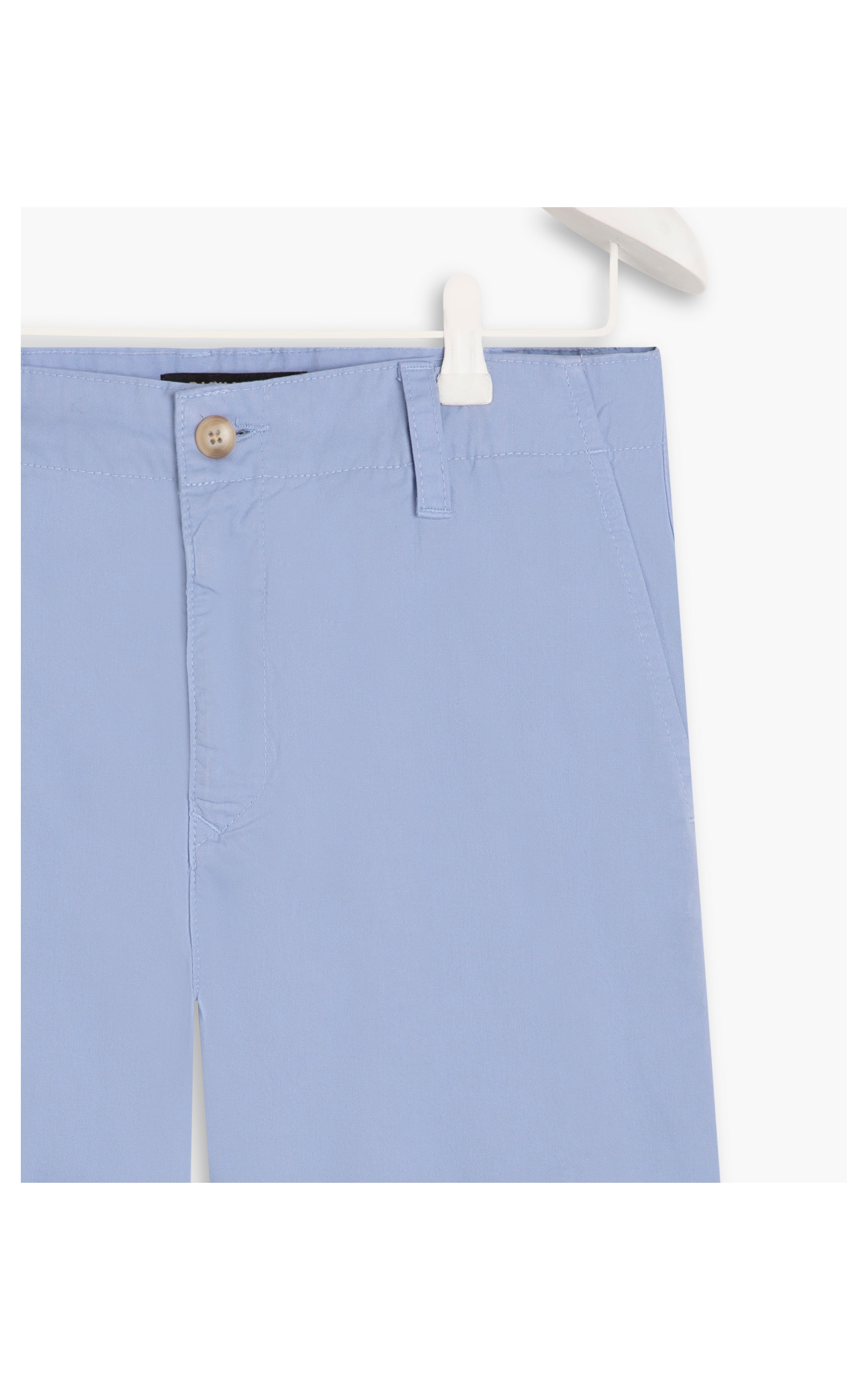 Bermuda Chino Con Azul Claro