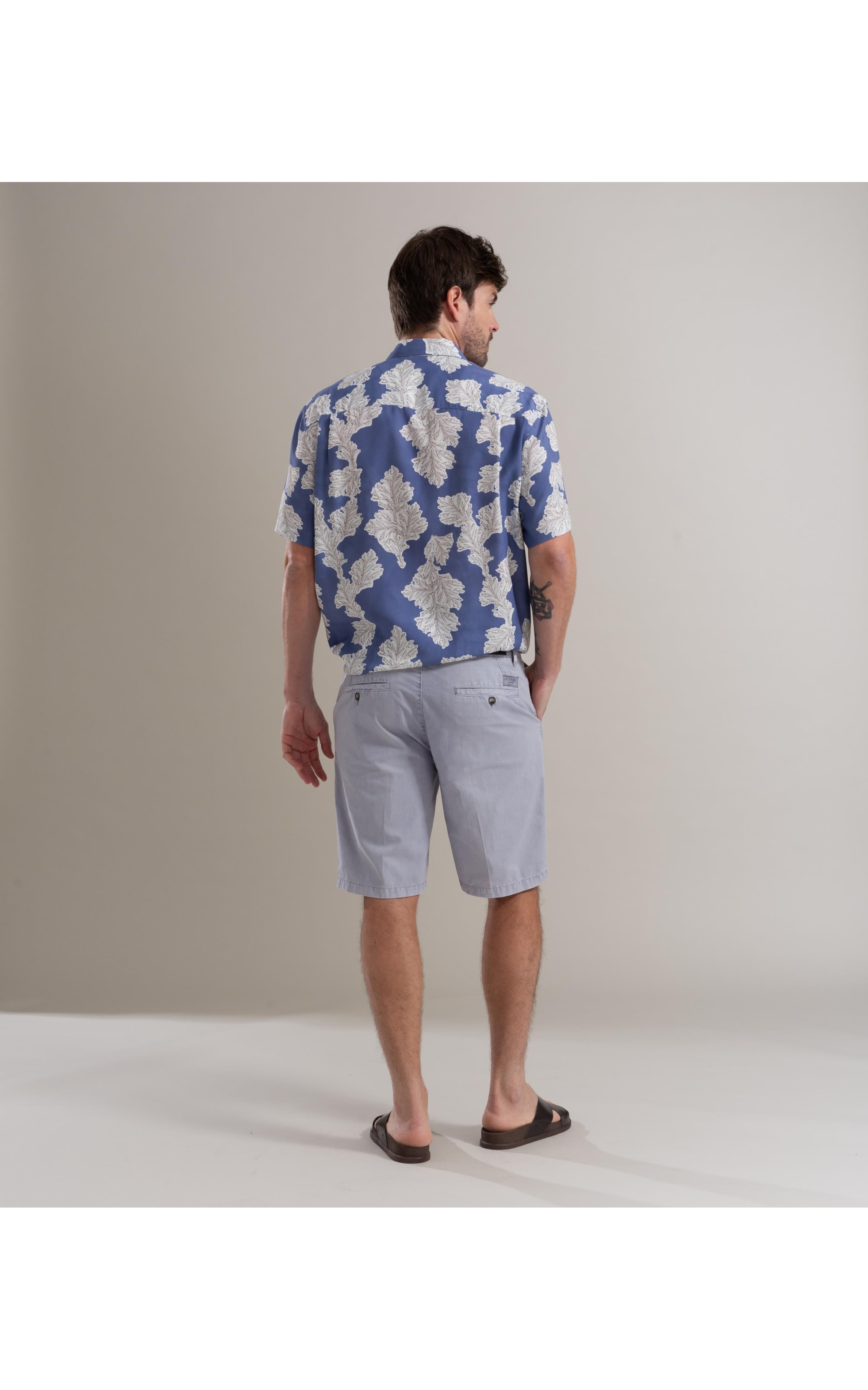 Bermuda Chino Con Azul Claro