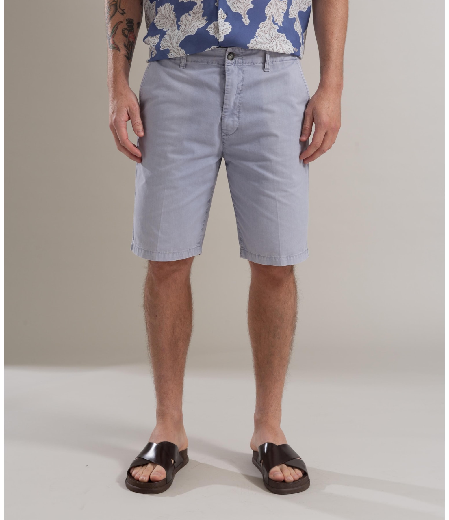 Bermuda Chino Con Azul Claro