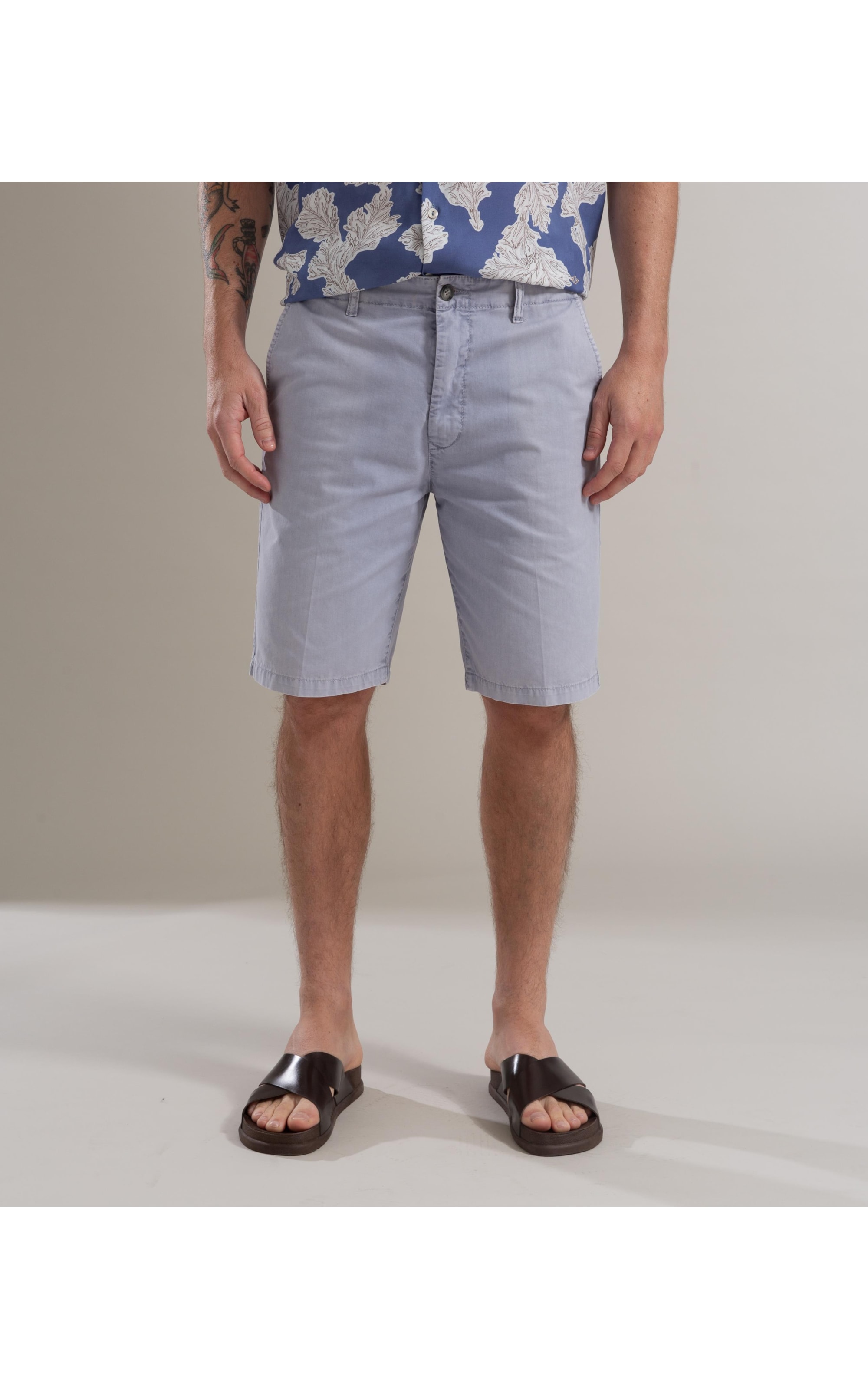 Bermuda Chino Con Azul Claro