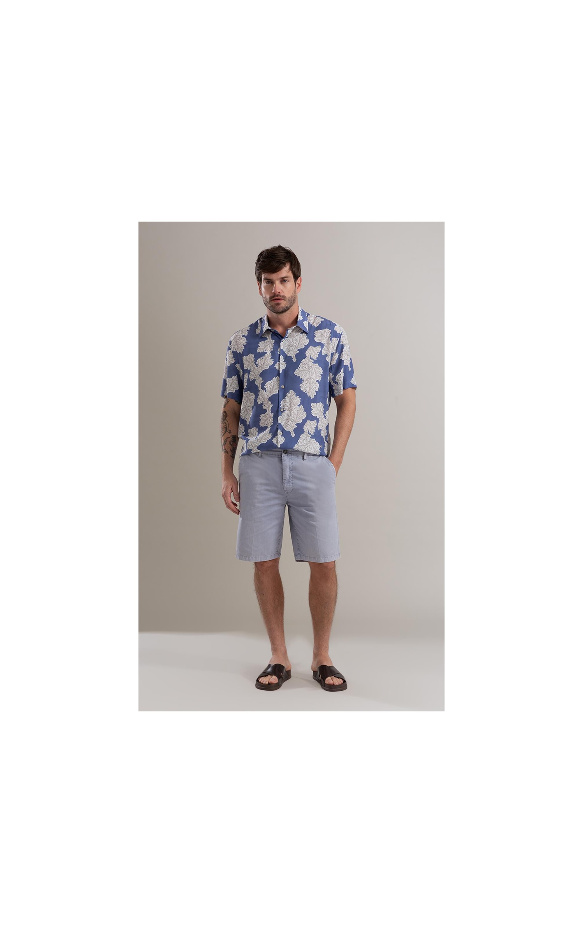 Bermuda Chino Con Azul Claro