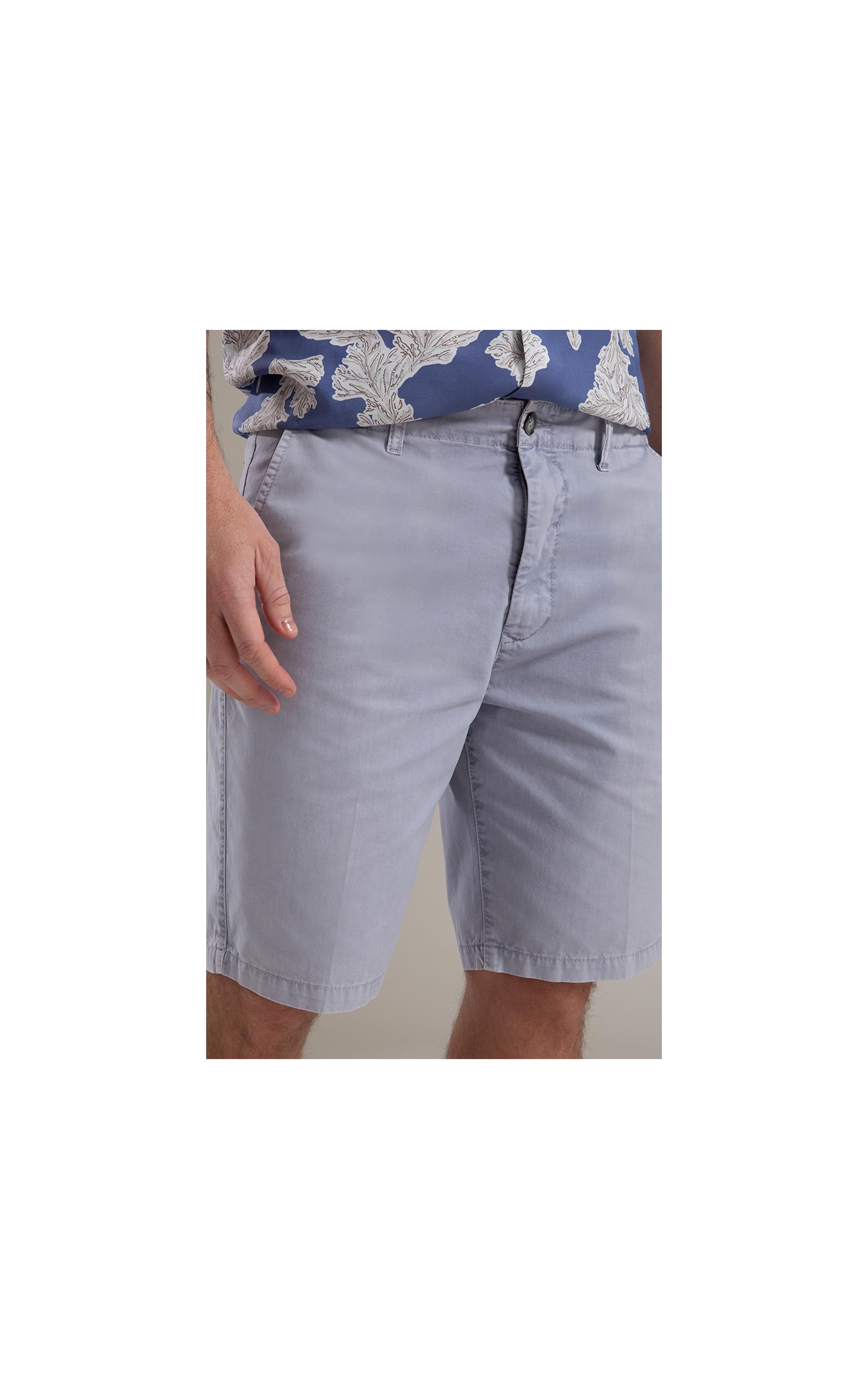 Bermuda Chino Con Azul Claro