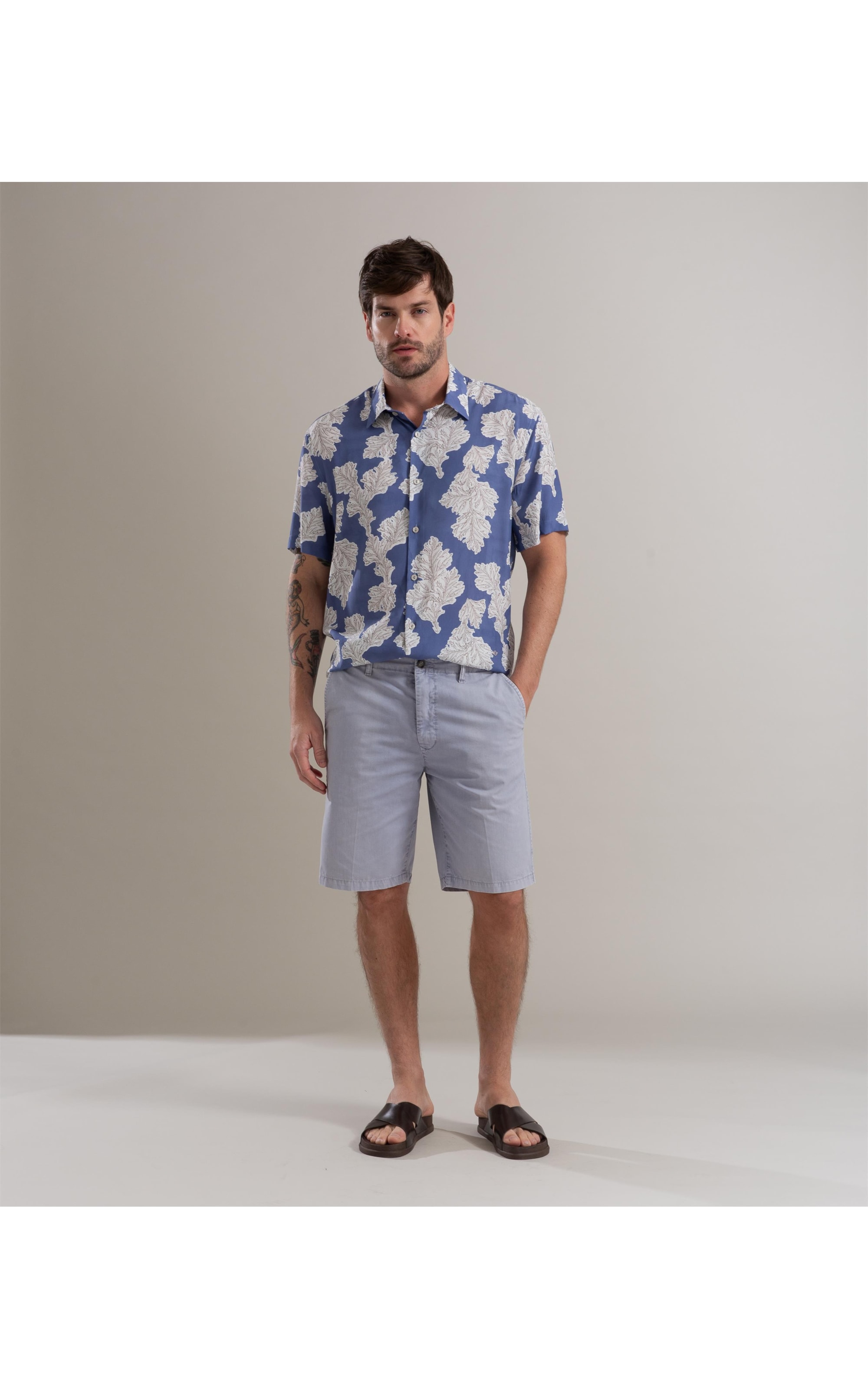 Bermuda Chino Con Azul Claro