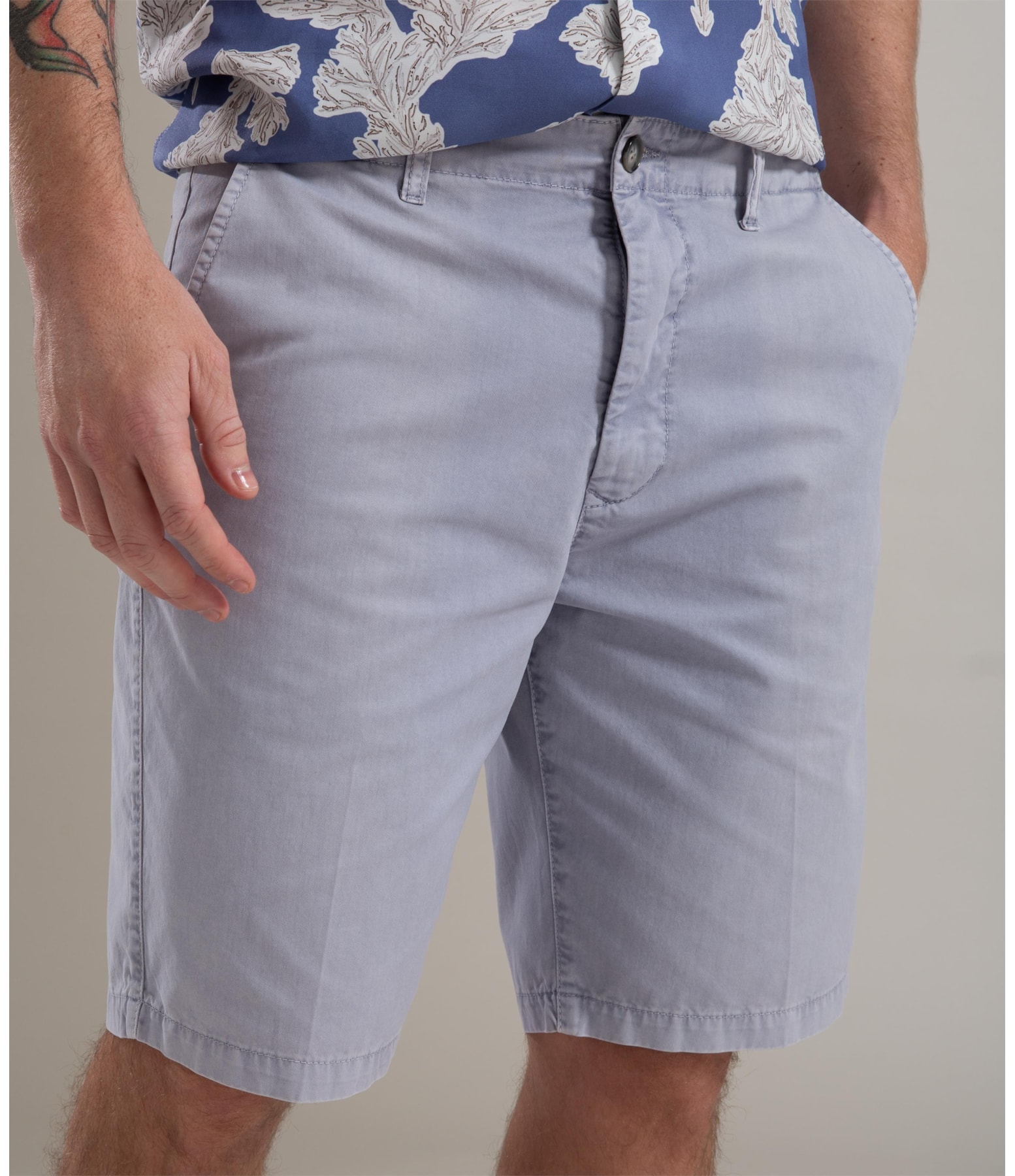 Bermuda Chino Con Azul Claro