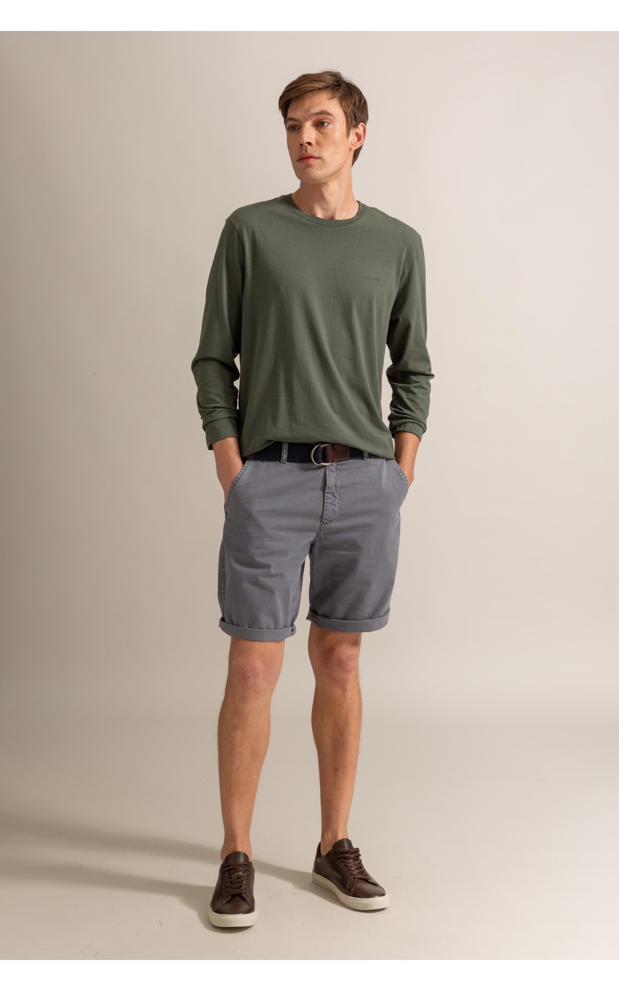 Bermuda Chino Con Cinza Claro