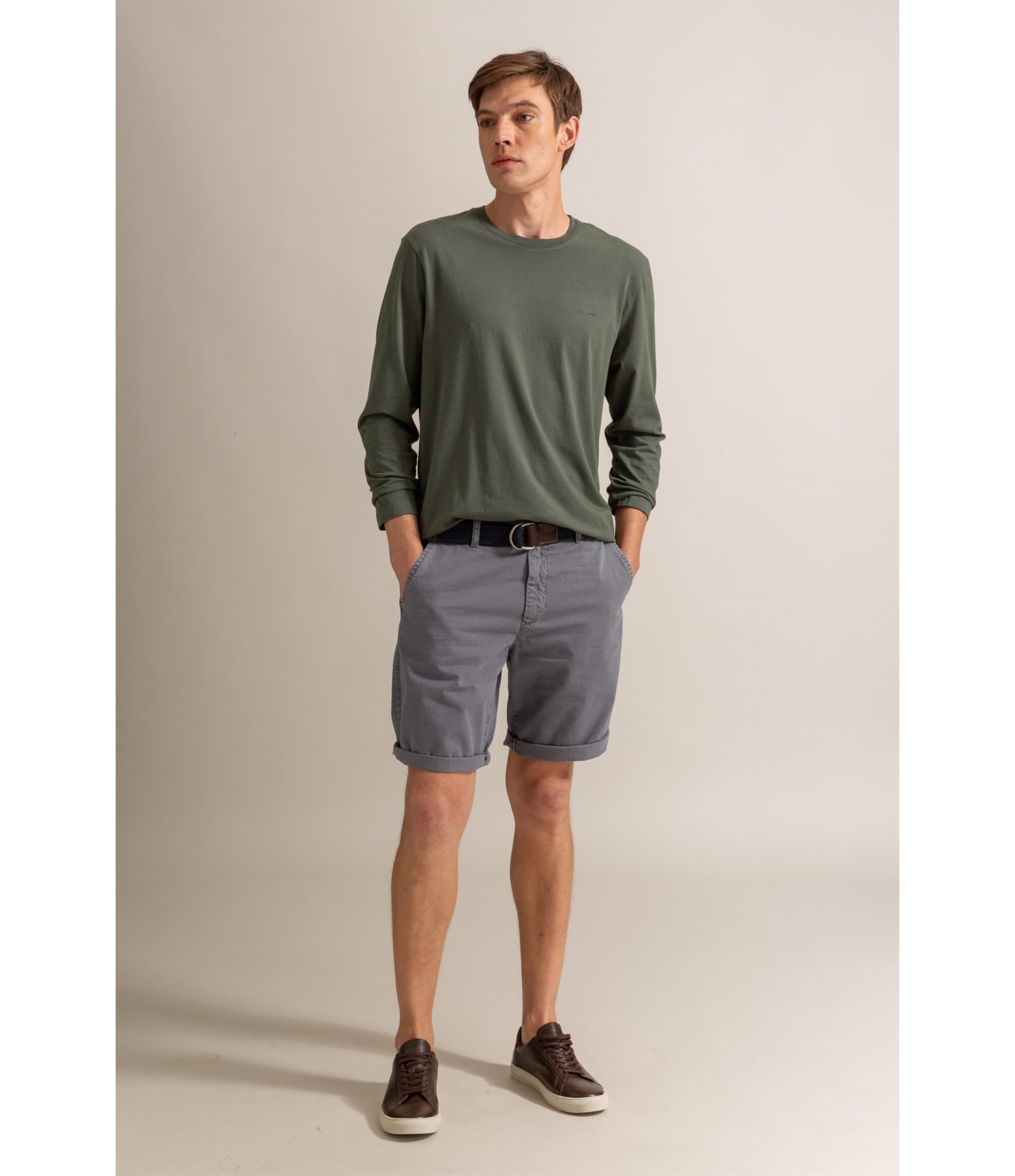 Bermuda Chino Con Cinza Claro
