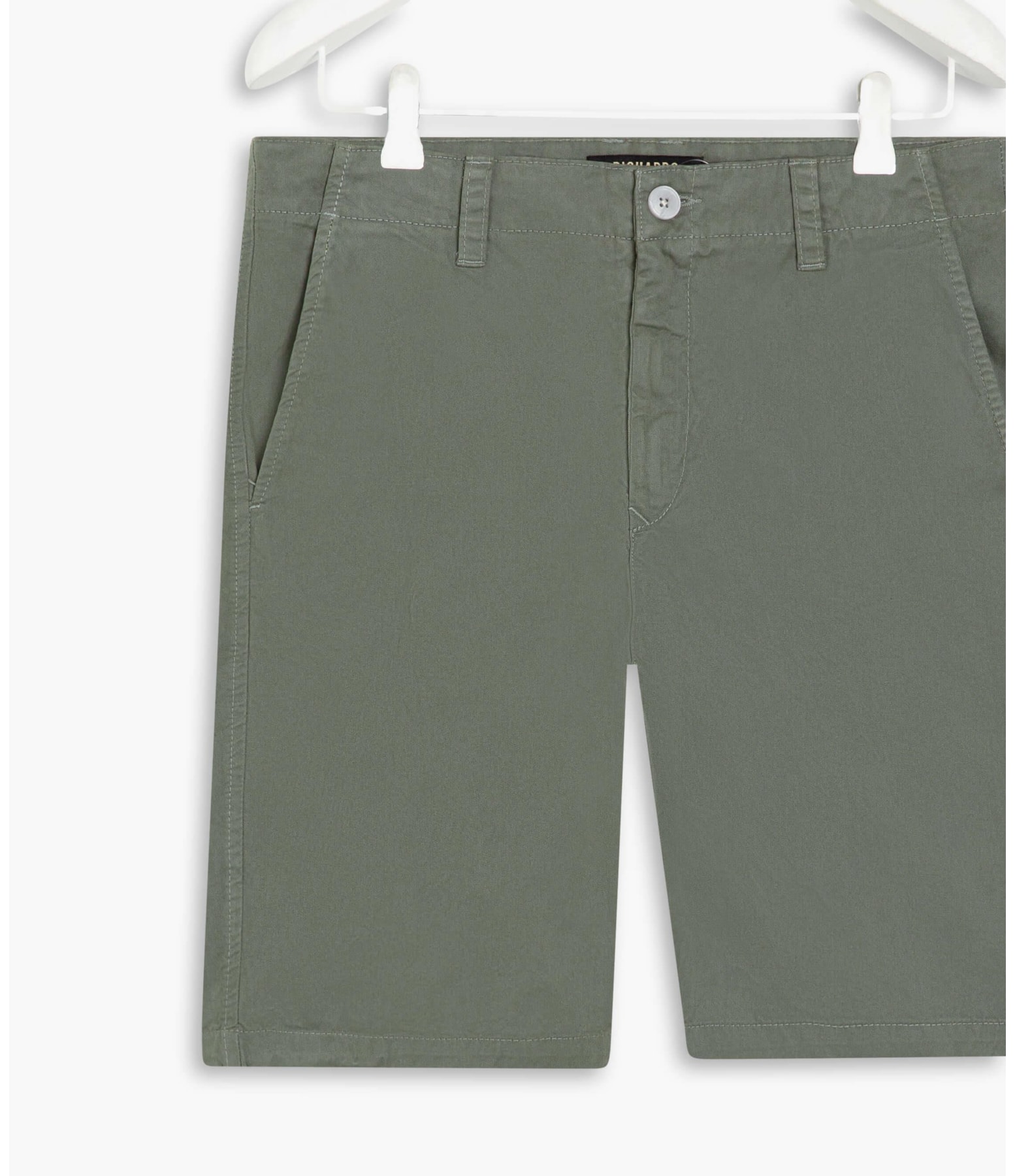 Bermuda Chino Con Verde Escuro