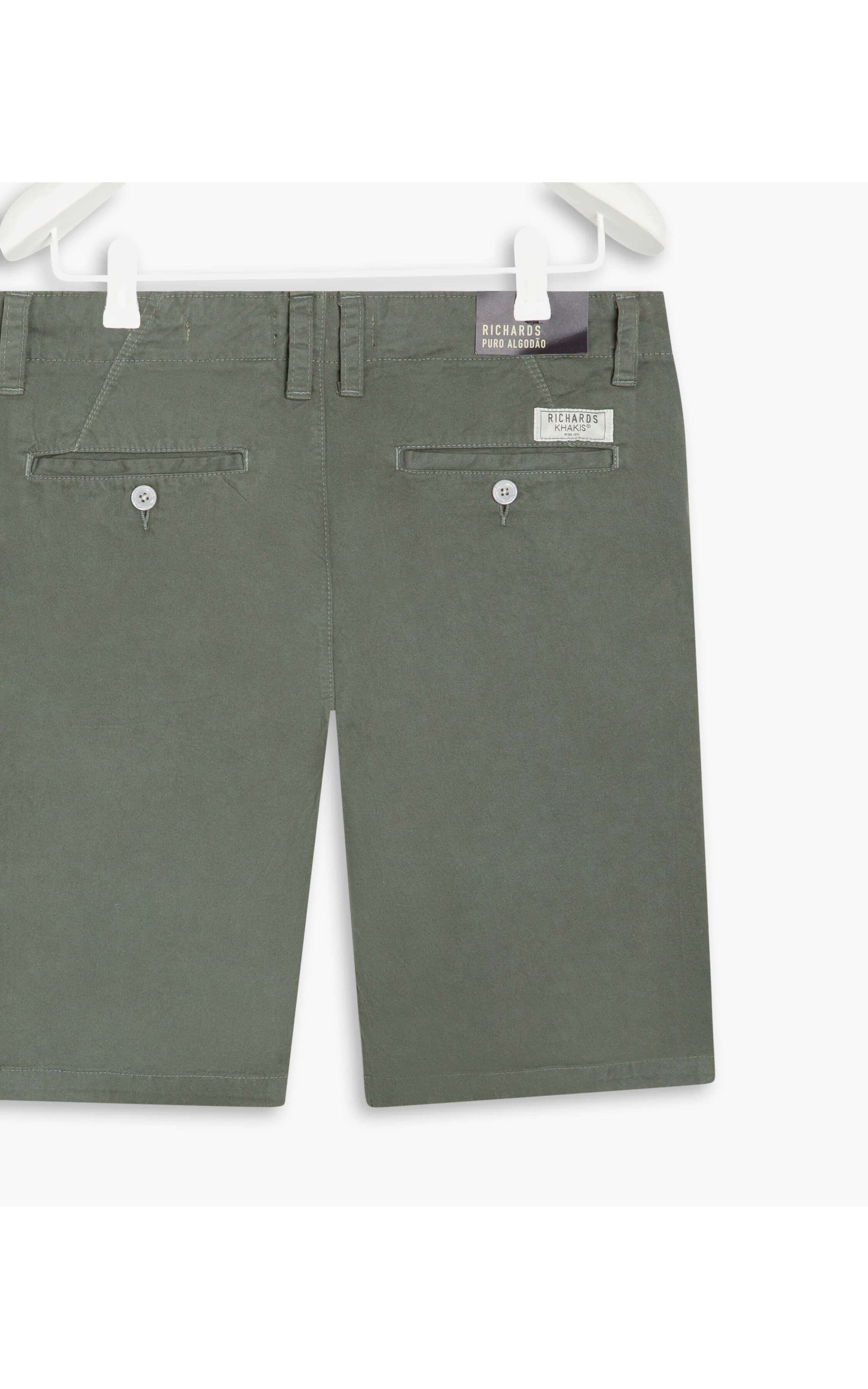 Bermuda Chino Con Verde Escuro