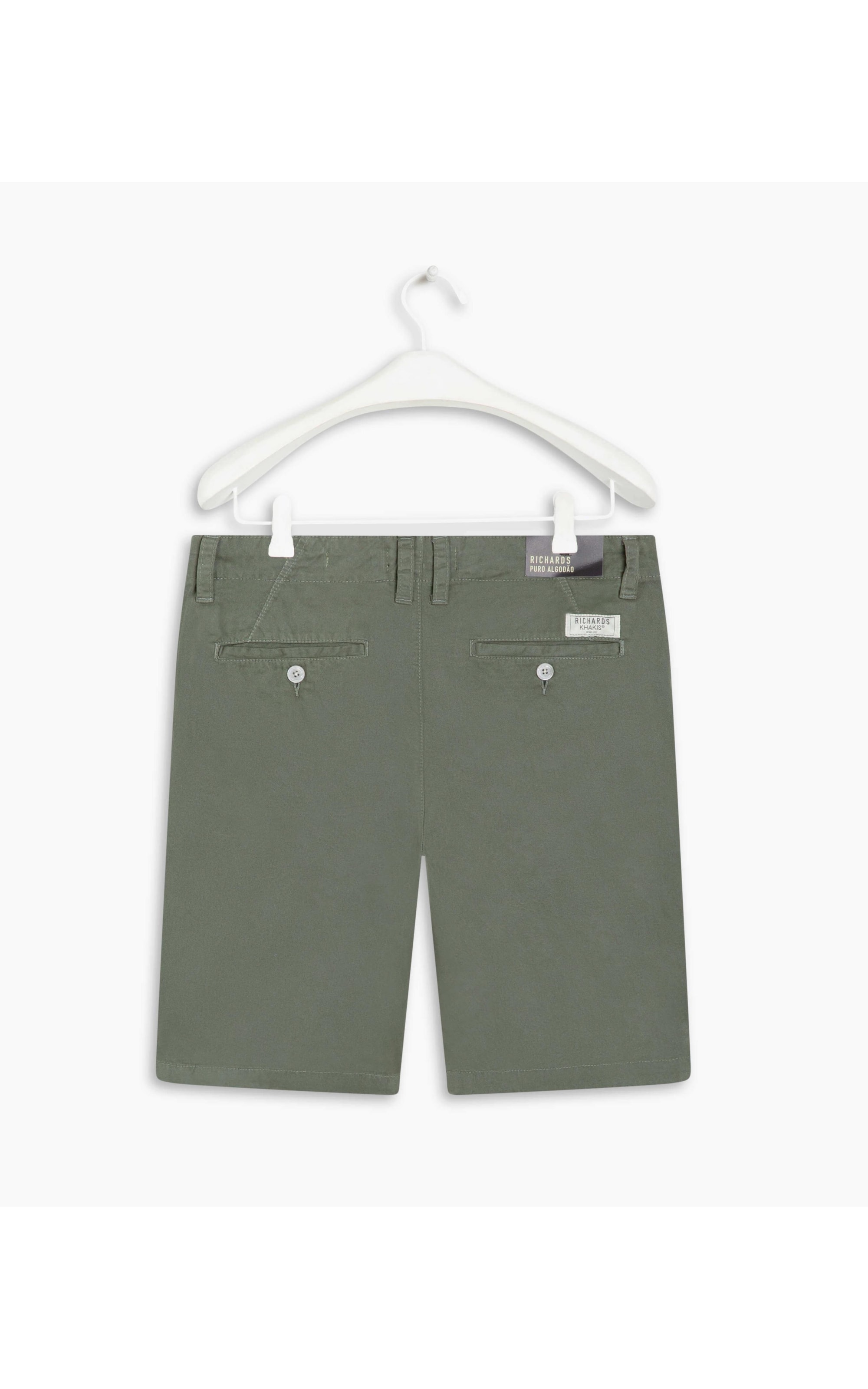 Bermuda Chino Con Verde Escuro
