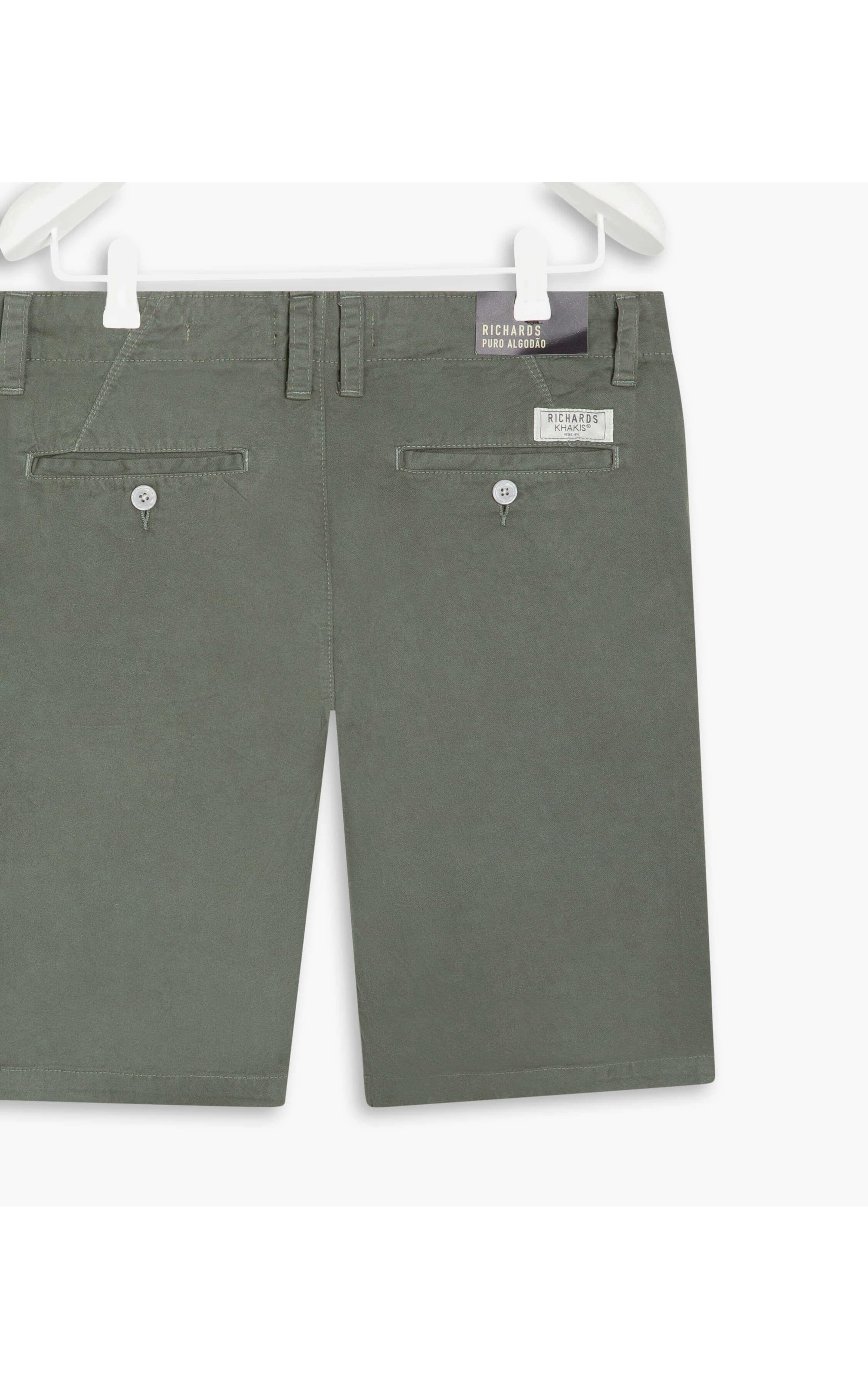 Bermuda Chino Con Verde Escuro