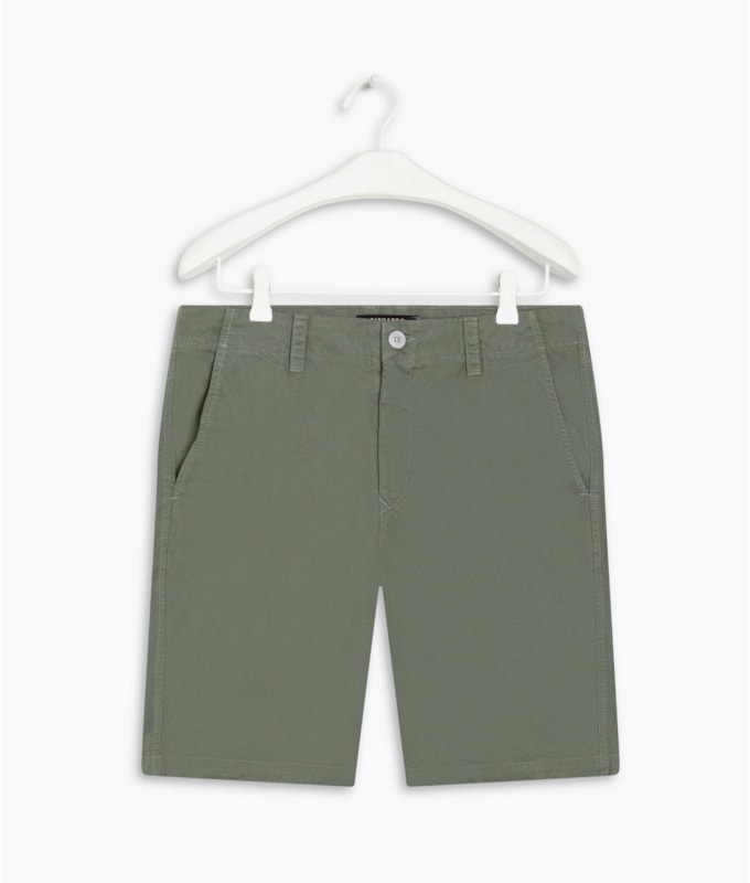Bermuda Chino Con Verde Escuro