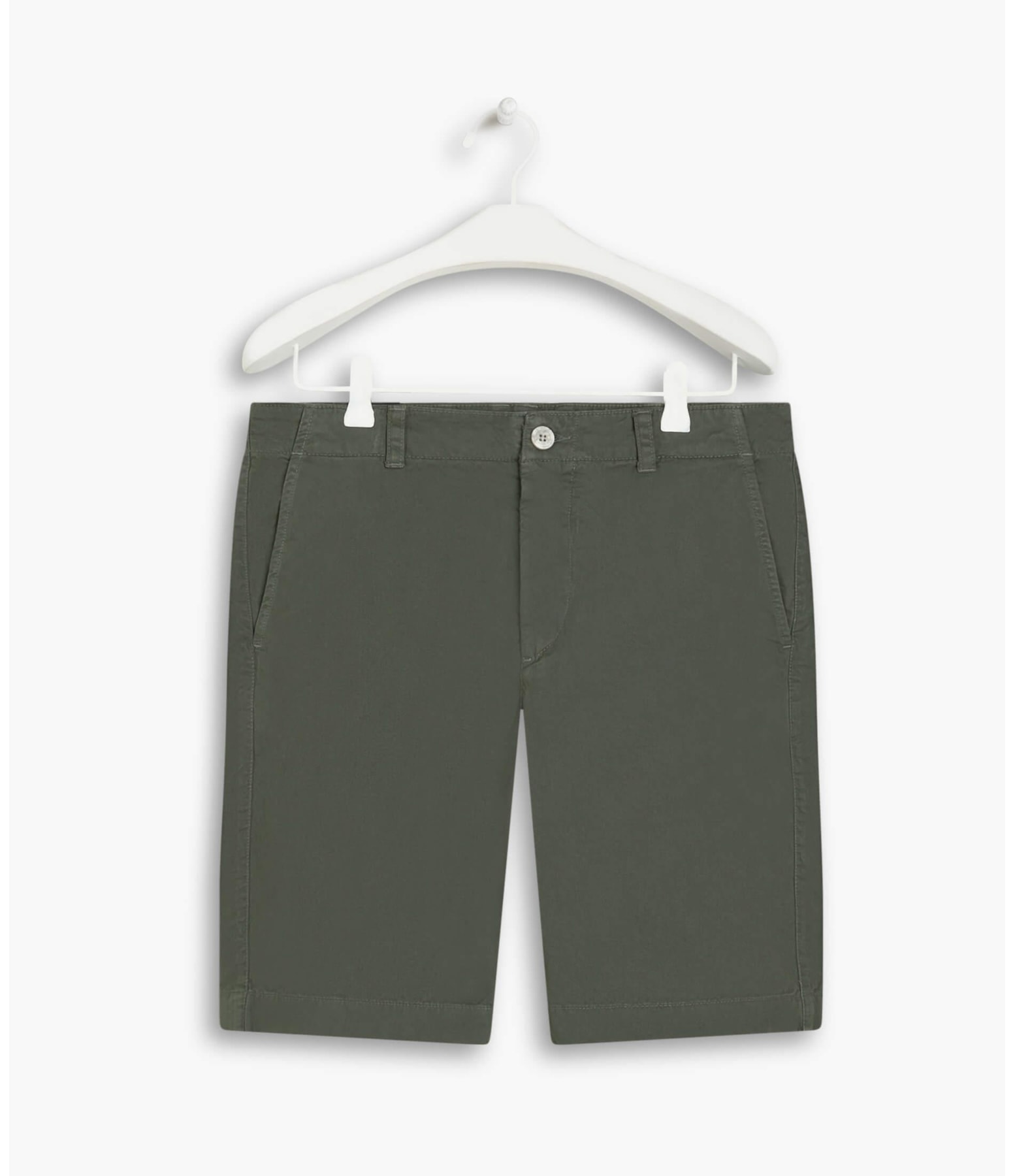 Bermuda Chino Con Verde Escuro