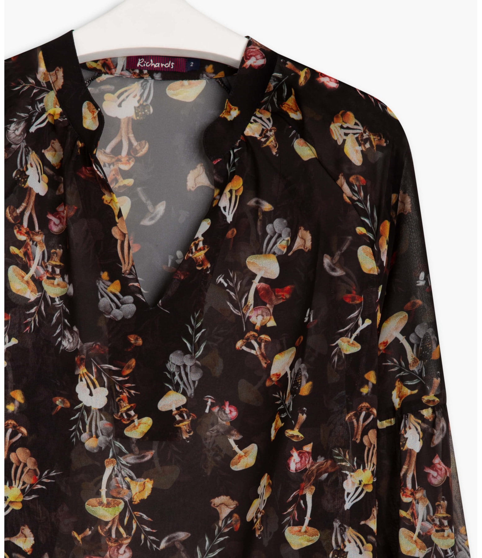 Blusa Cape Est. Flower Drops Preto
