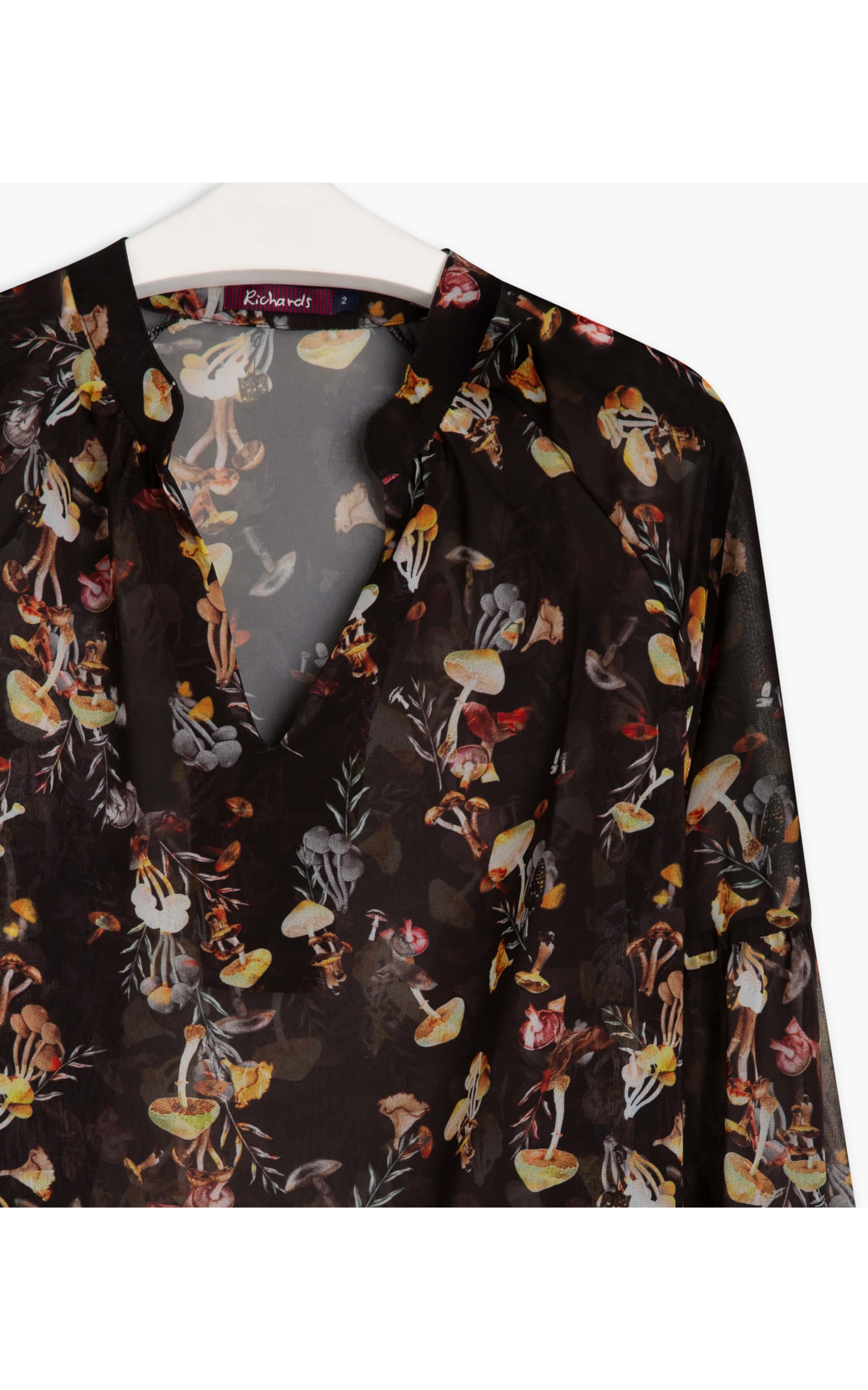 Blusa Cape Est. Flower Drops Preto
