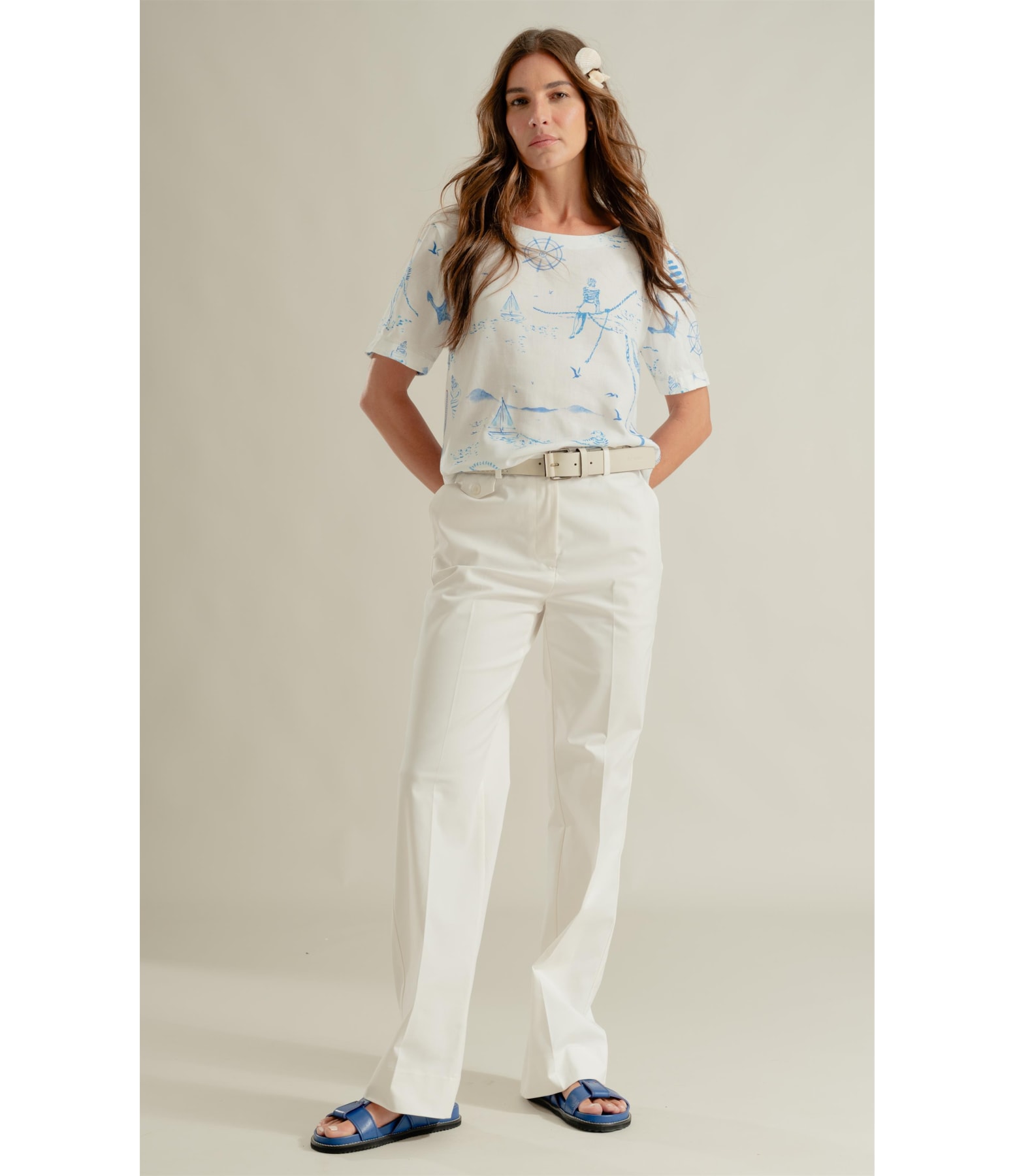 Blusa em Linho Azul Bic