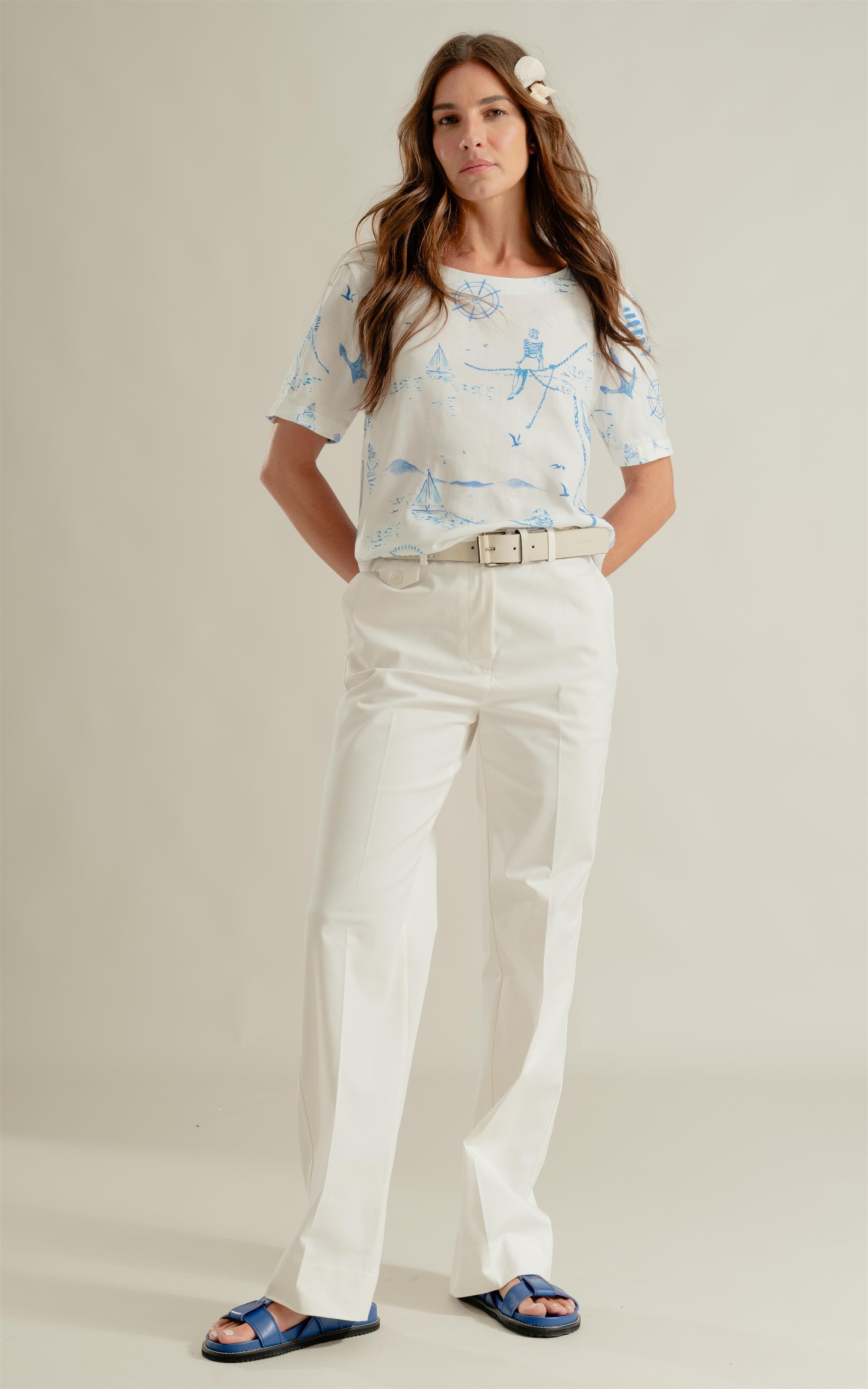Blusa em Linho Azul Bic