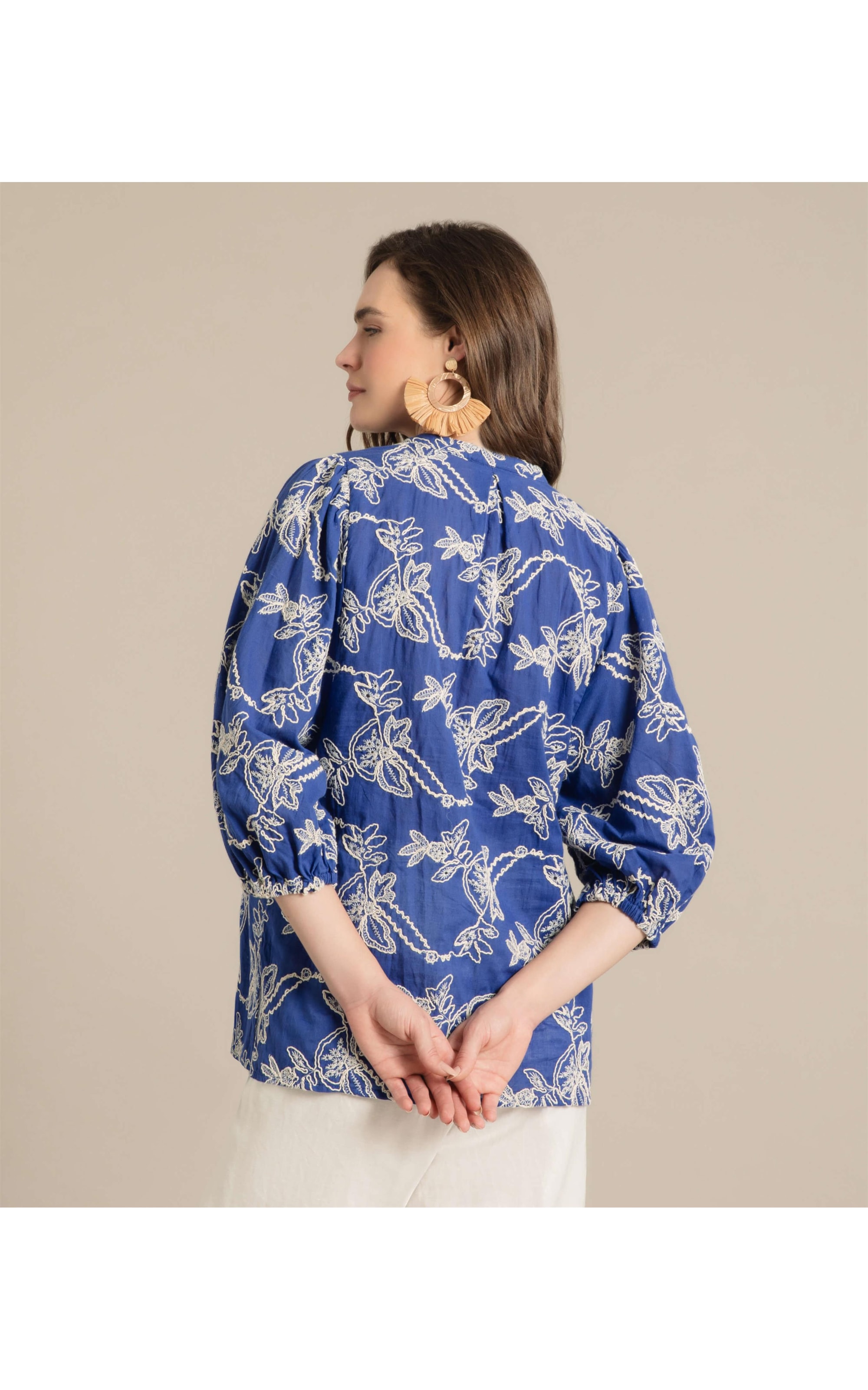 Blusa Kali Voil Bordado Azul Bic