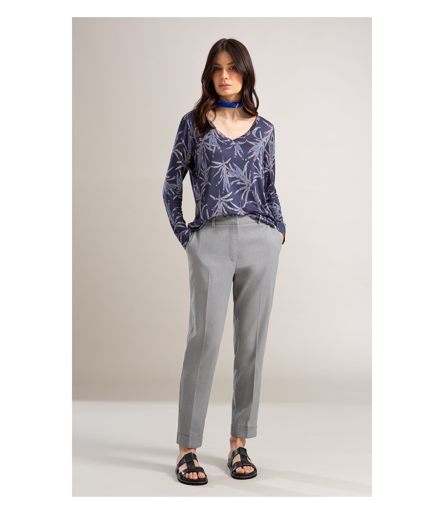 Blusa Linho  Misaki Decote v Estampa Blossom Azul Jeans
