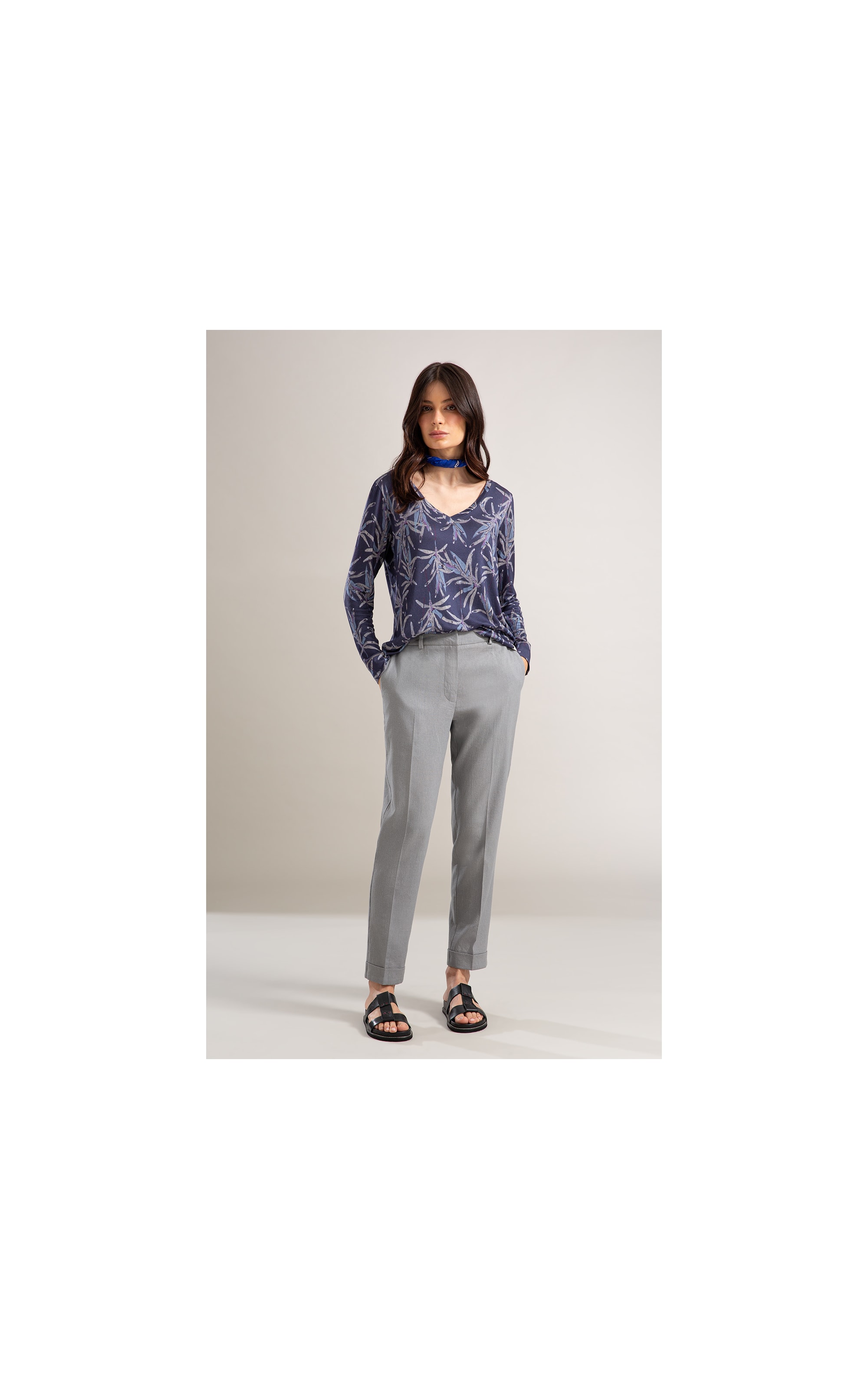 Blusa Linho  Misaki Decote v Estampa Blossom Azul Jeans