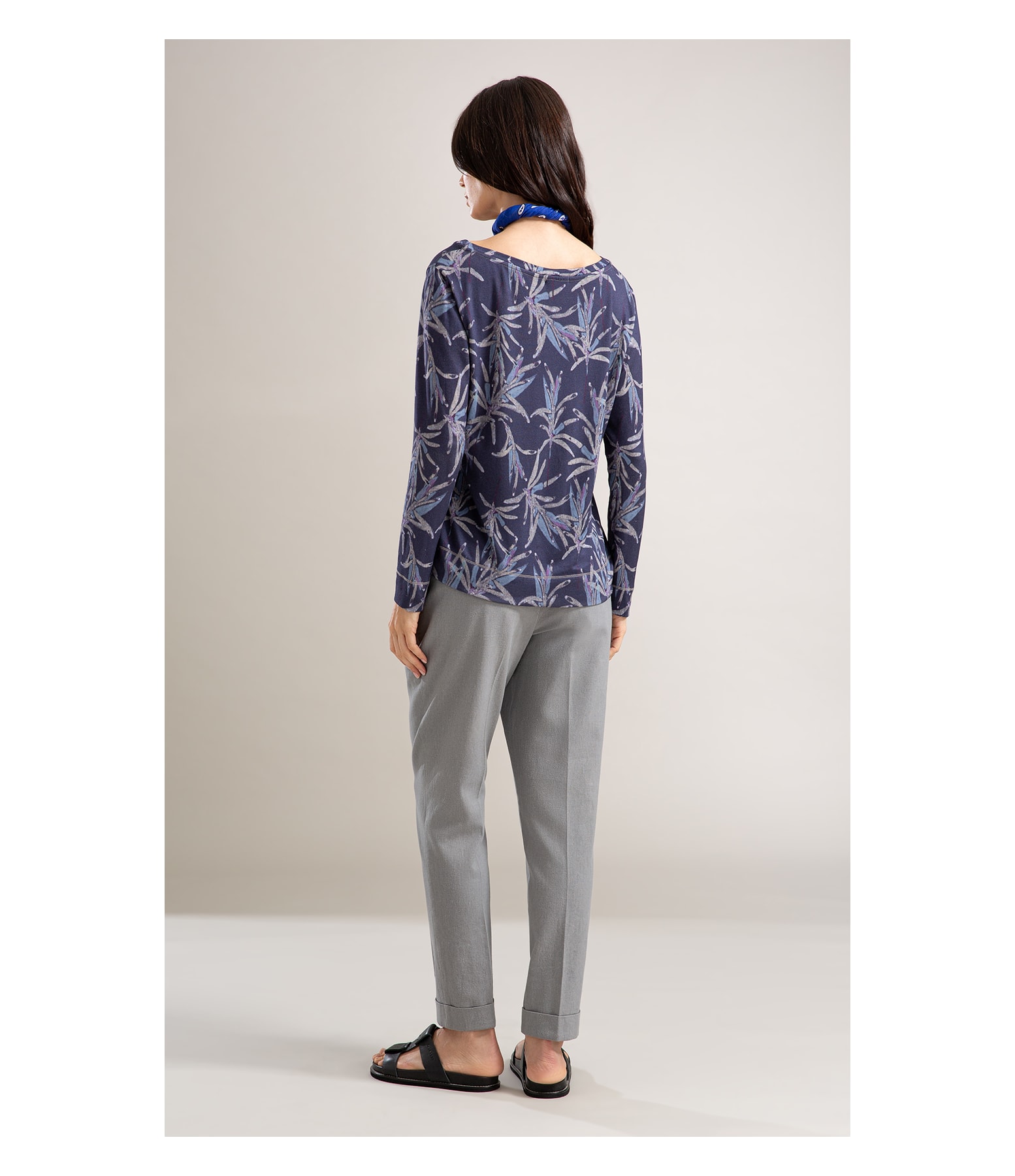 Blusa Linho  Misaki Decote v Estampa Blossom Azul Jeans