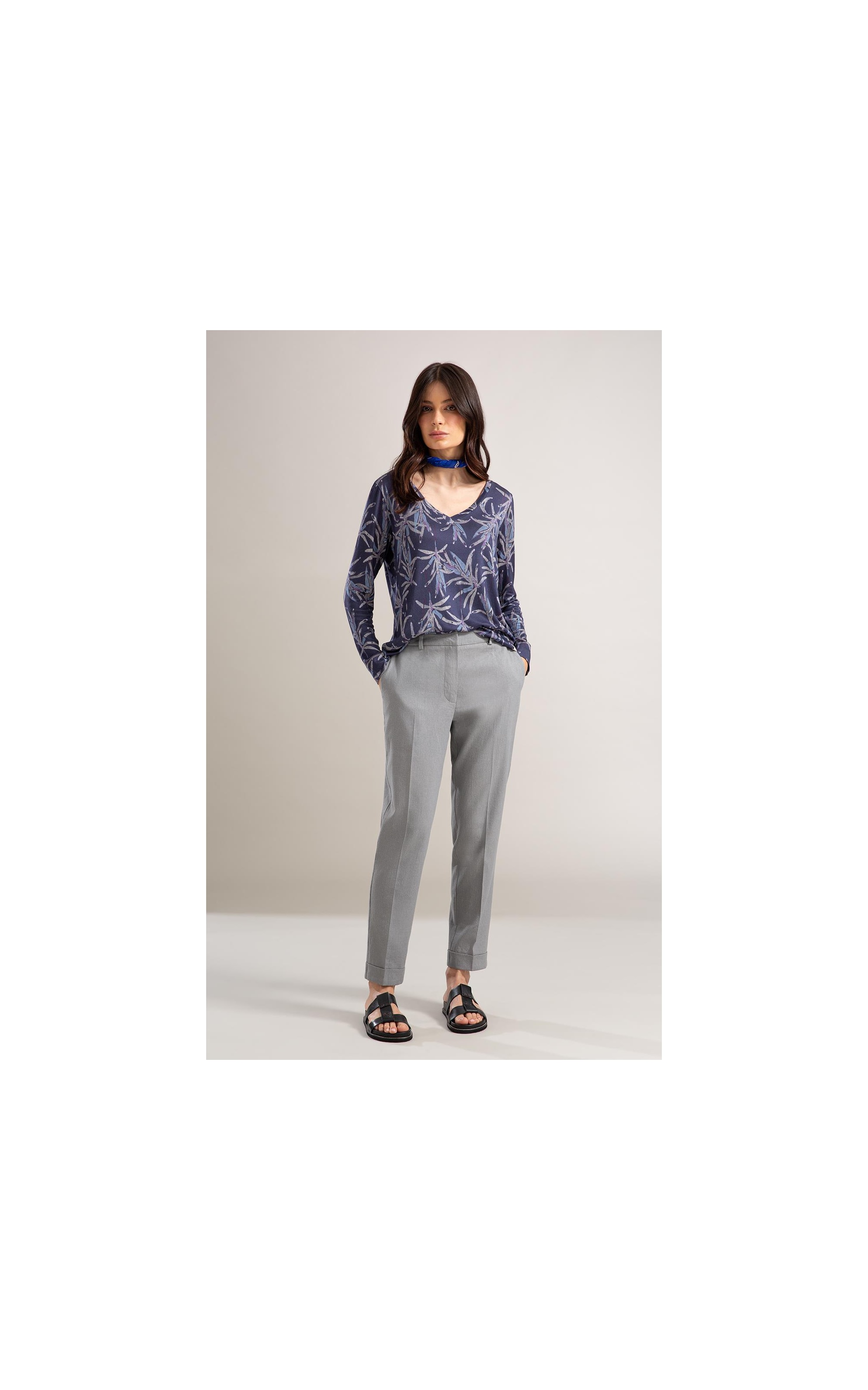 Blusa Linho  Misaki Decote v Estampa Blossom Azul Jeans