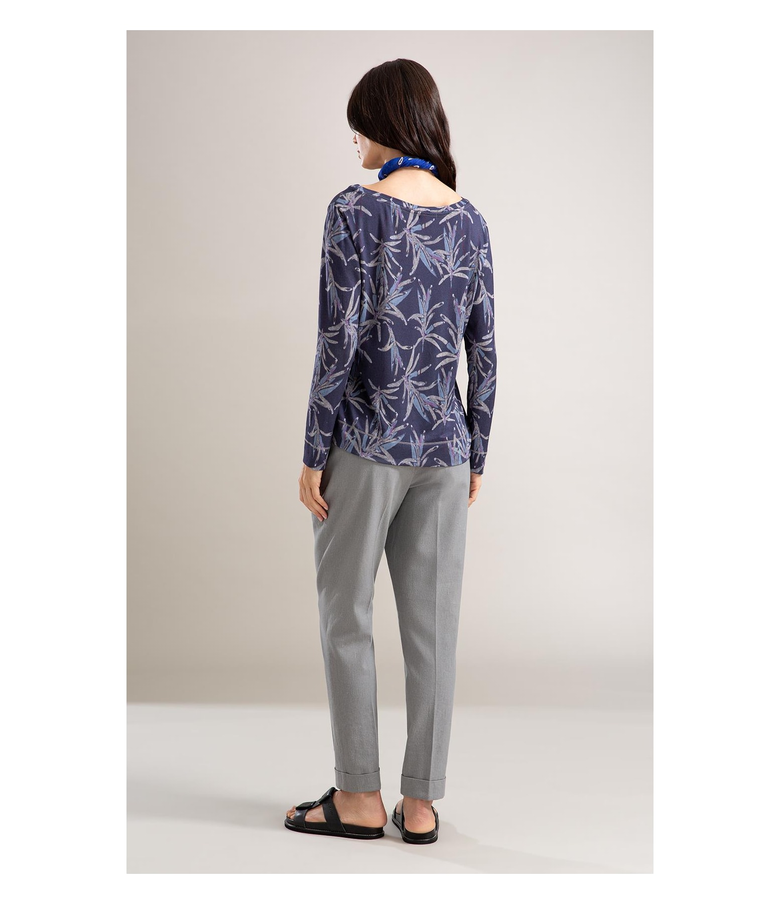 Blusa Linho  Misaki Decote v Estampa Blossom Azul Jeans