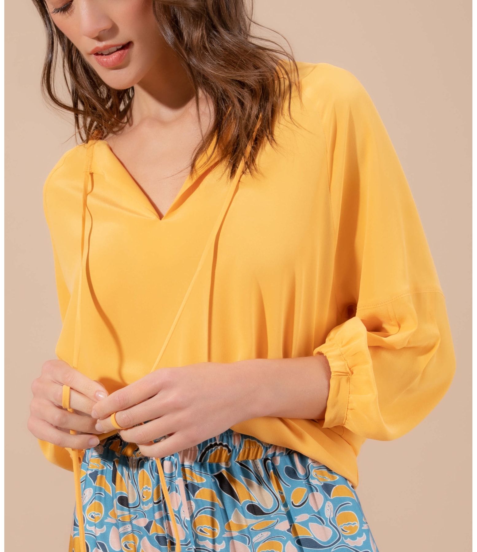 Blusa Misty Seda Lisa Mostarda