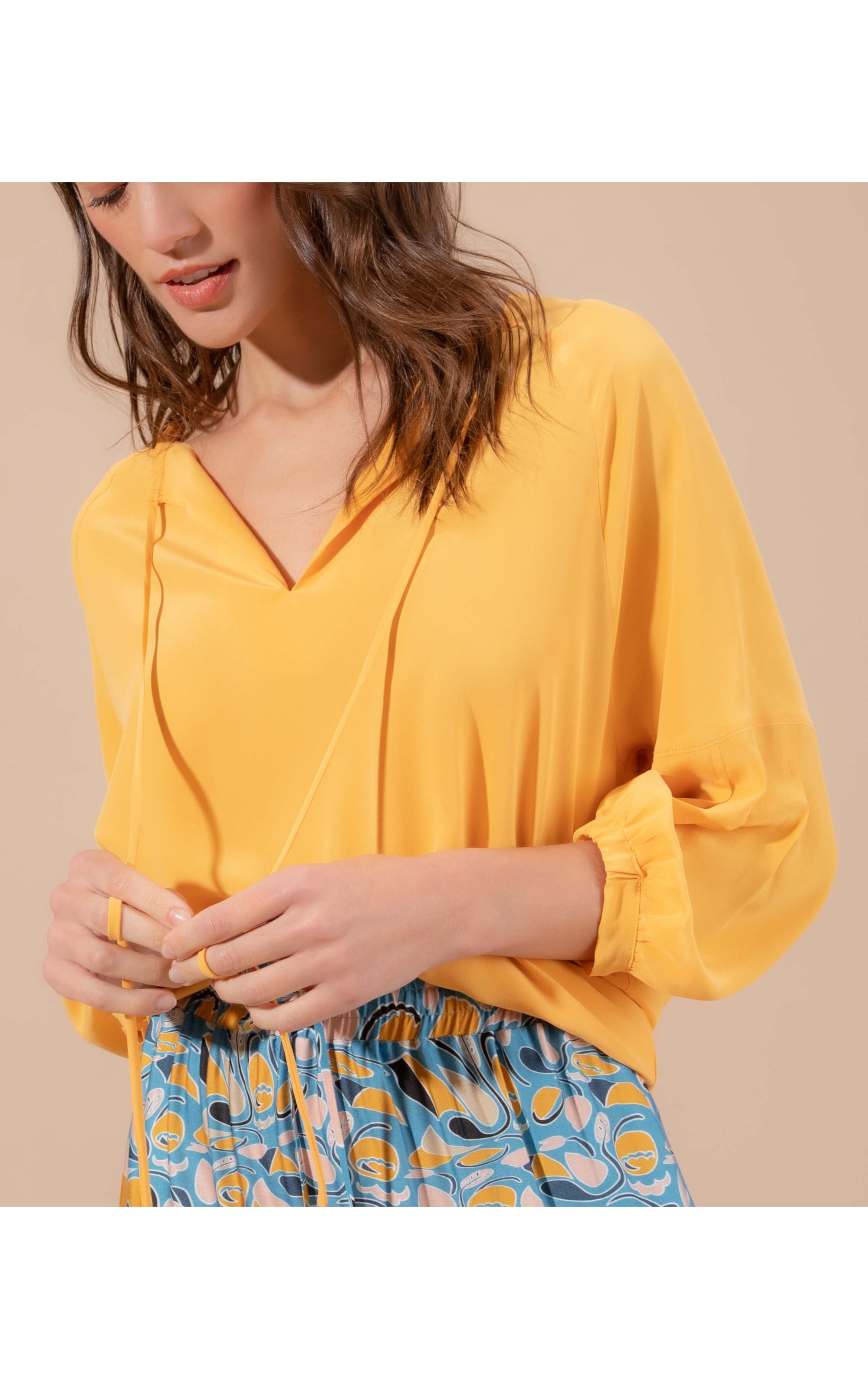 Blusa Misty Seda Lisa Mostarda