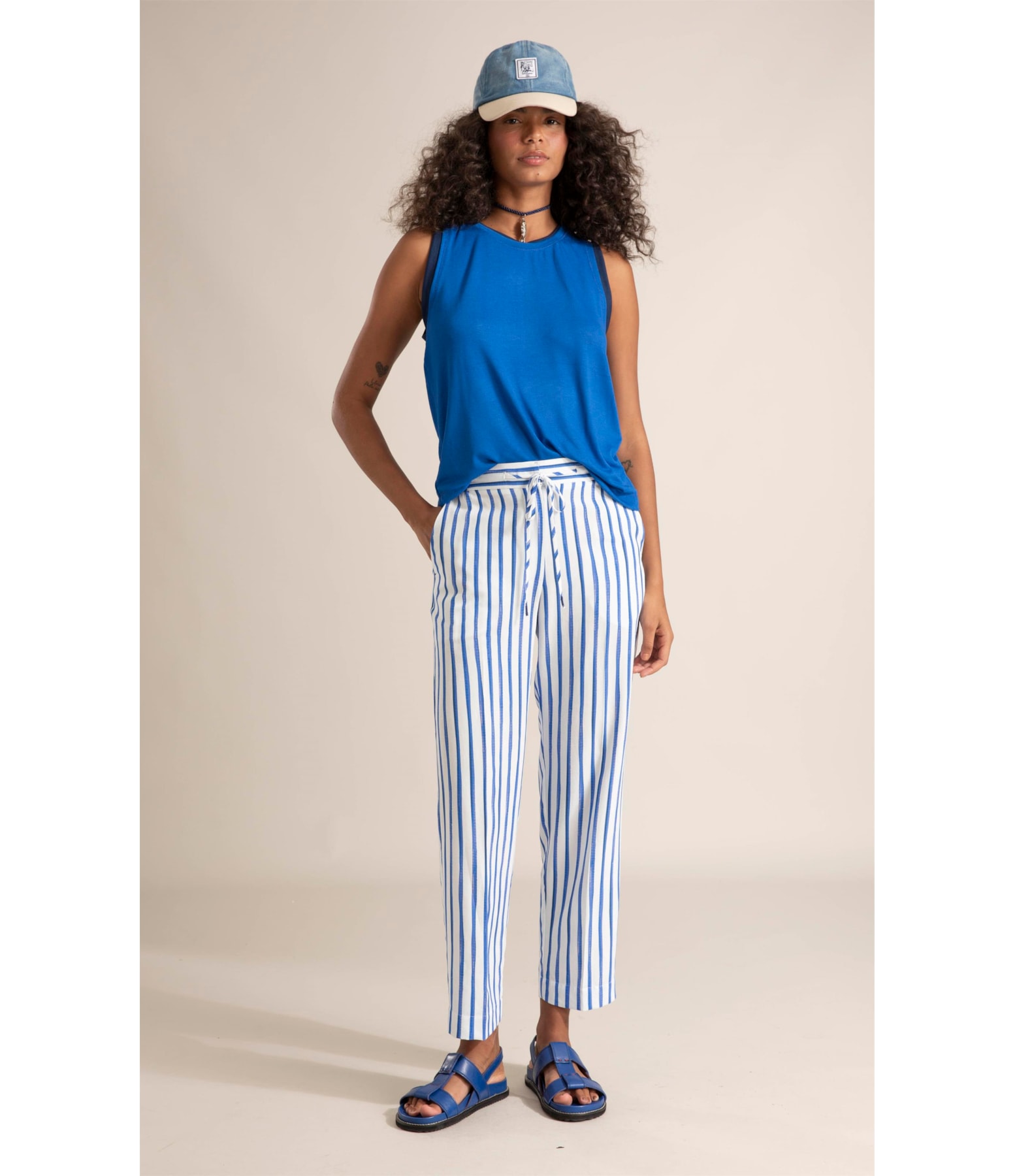 Calça Riviera Carrot Linho Blend Azul Bic
