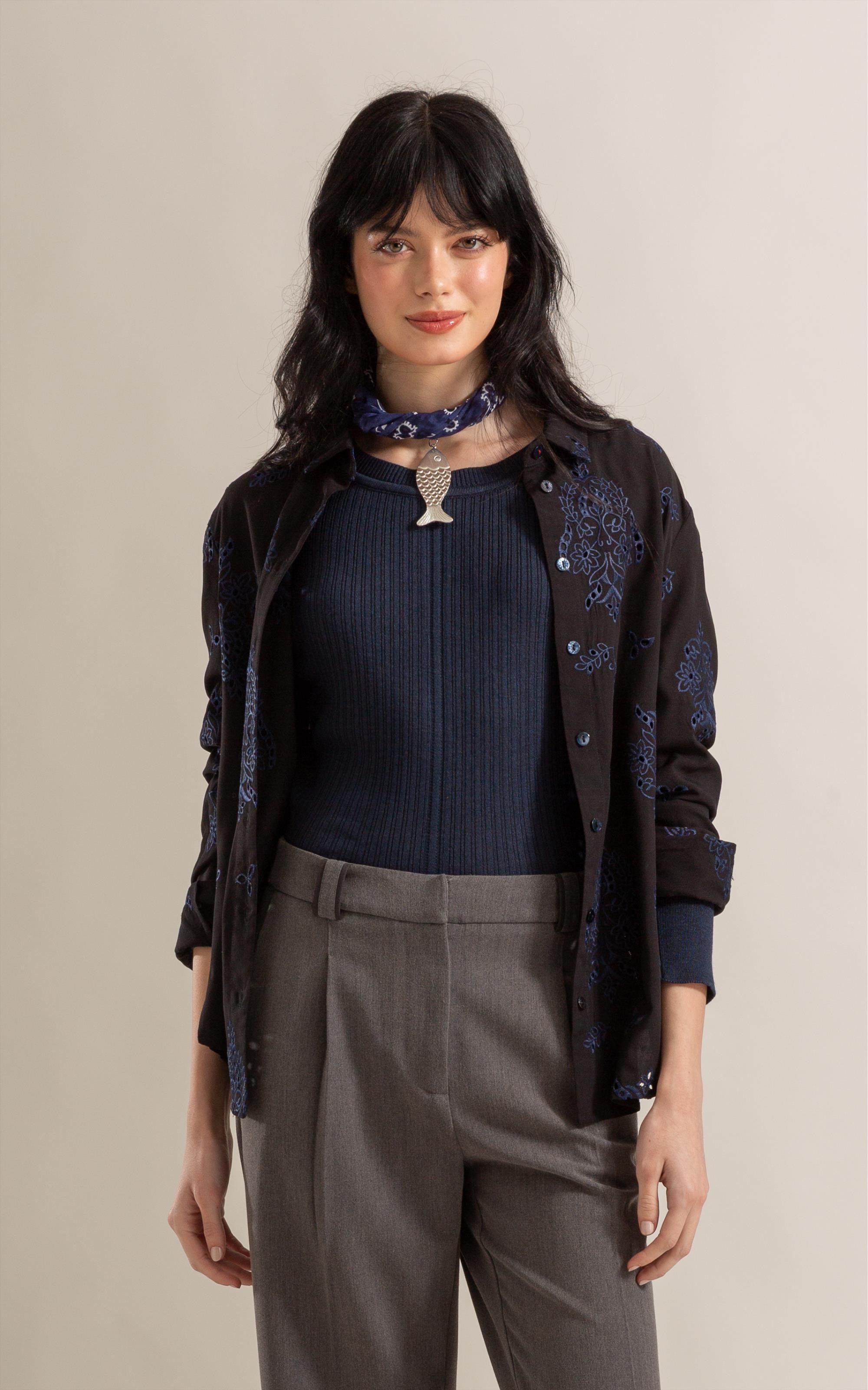 Camisa Mona Laise Catedral Preto