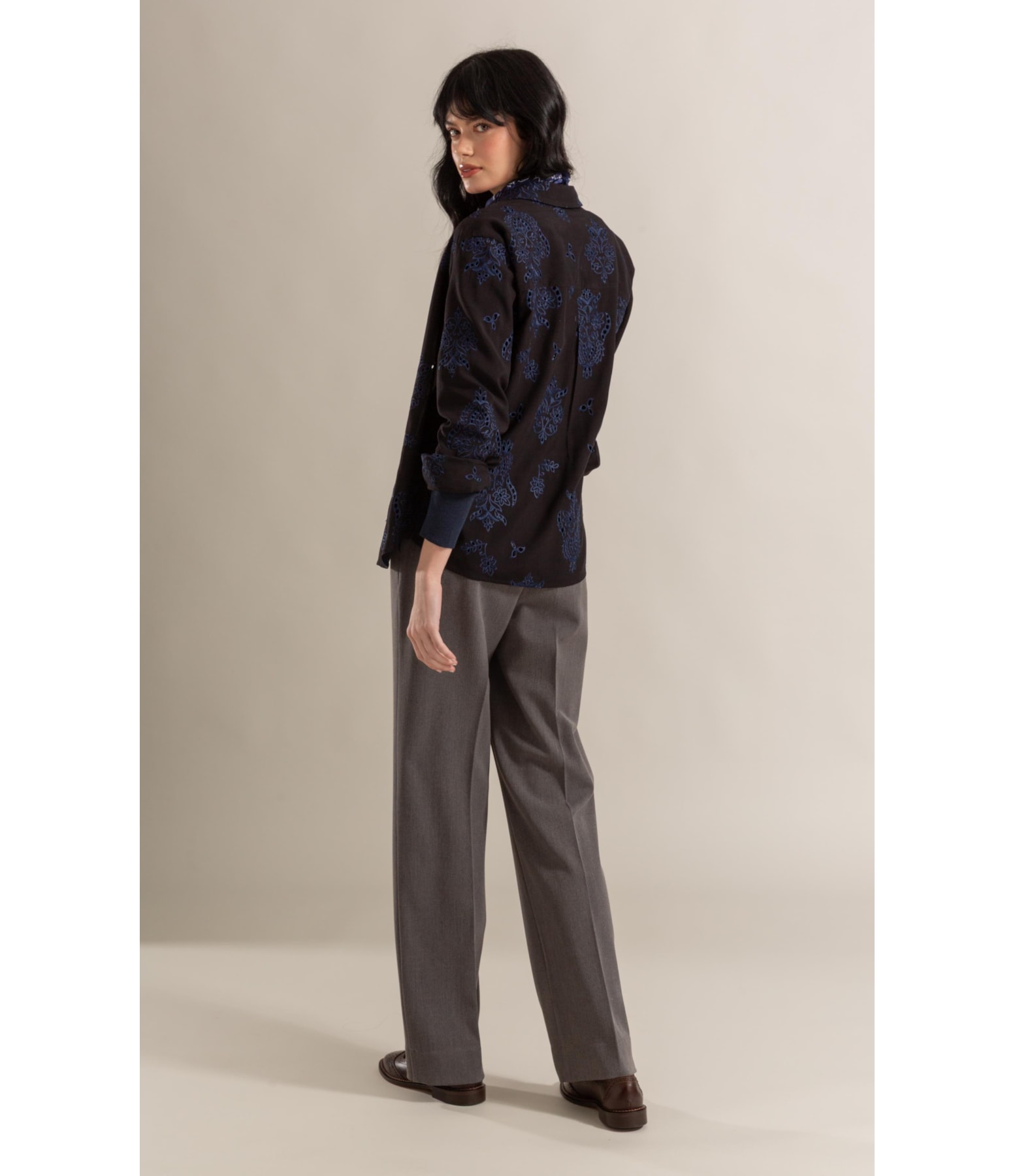 Camisa Mona Laise Catedral Preto