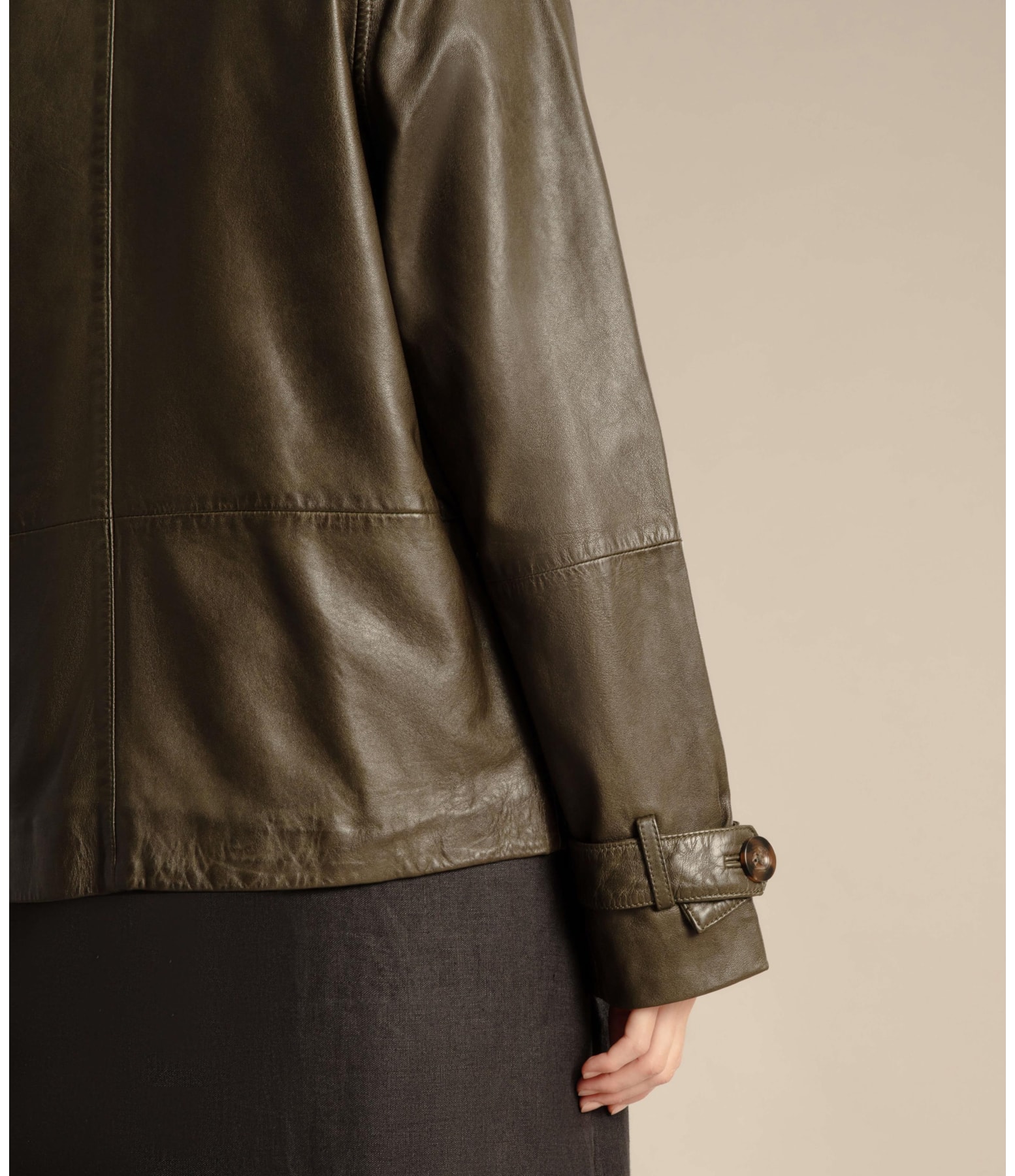 Casaco Boxy Leather Musgo