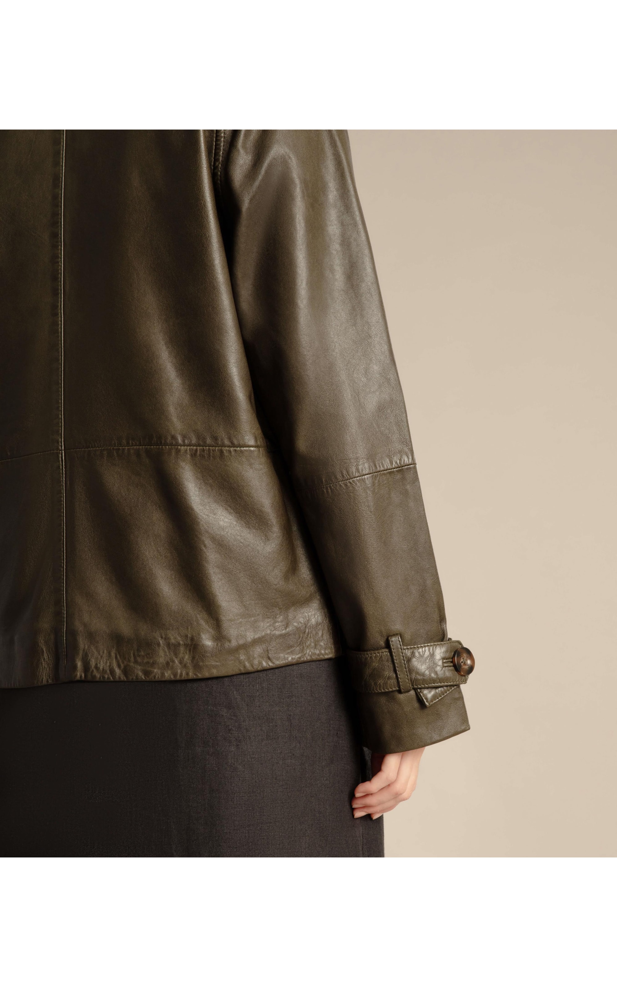Casaco Boxy Leather Musgo