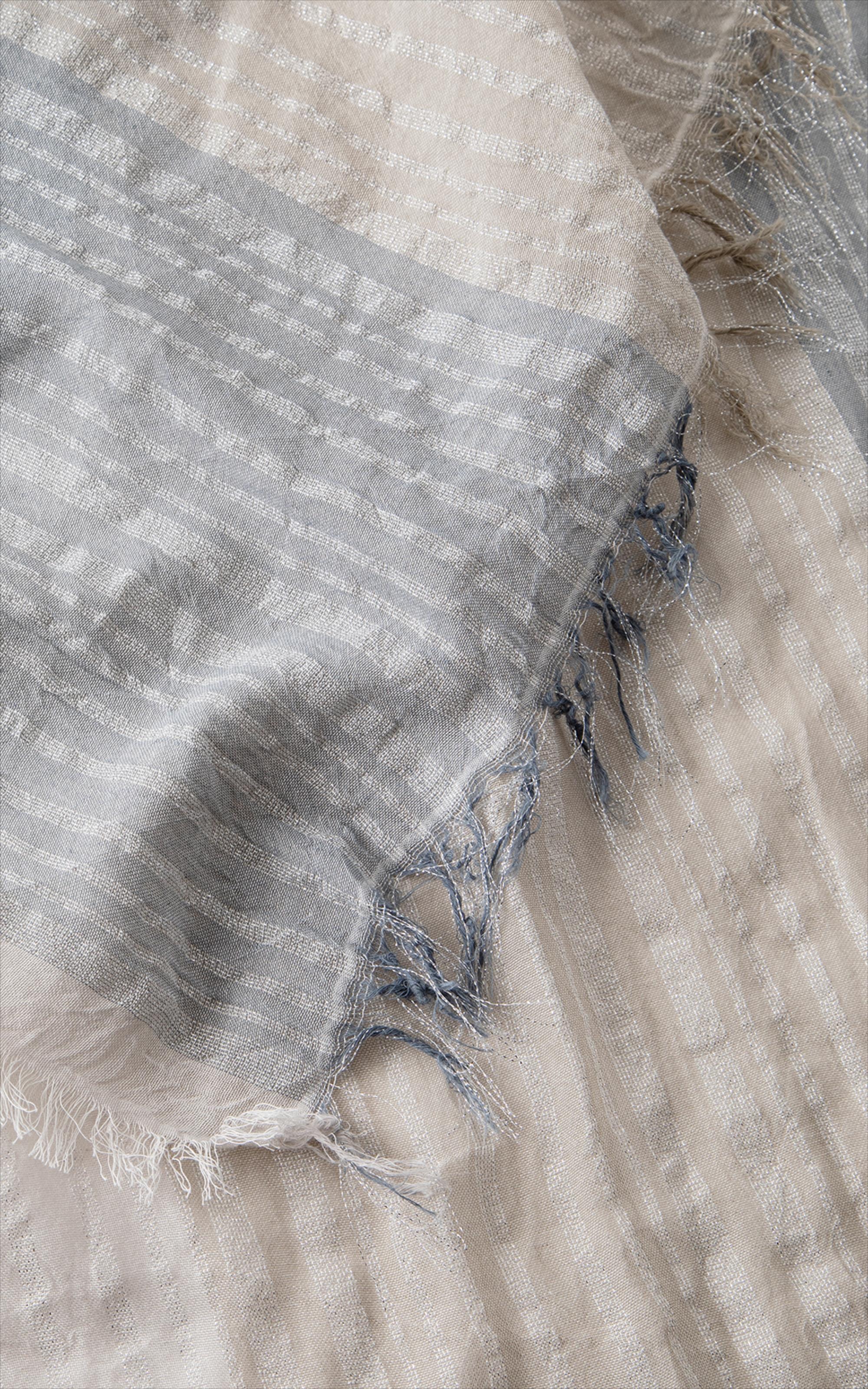 Lenço Degrade Cinza Claro