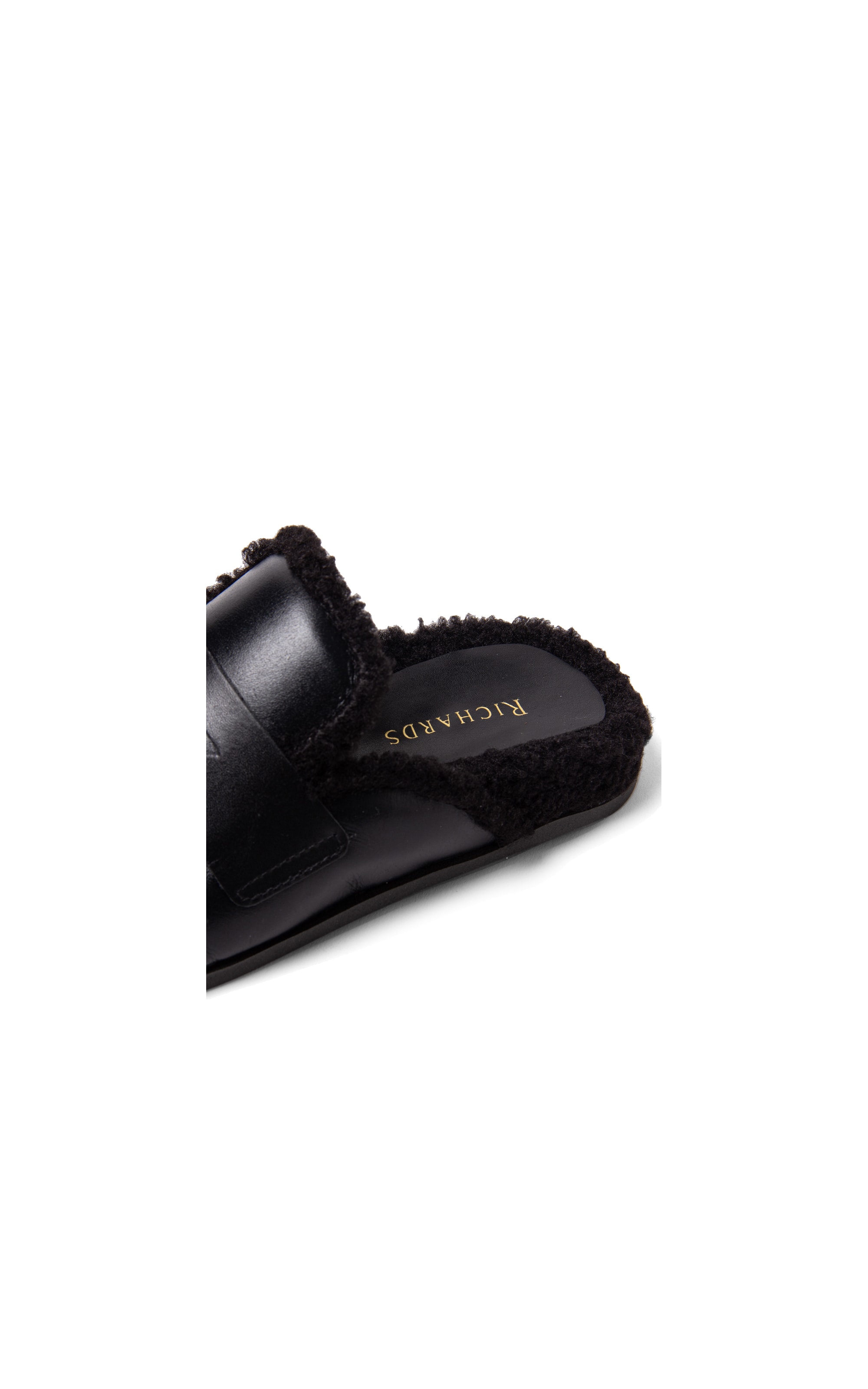 Mule Fluffy Richards Preto