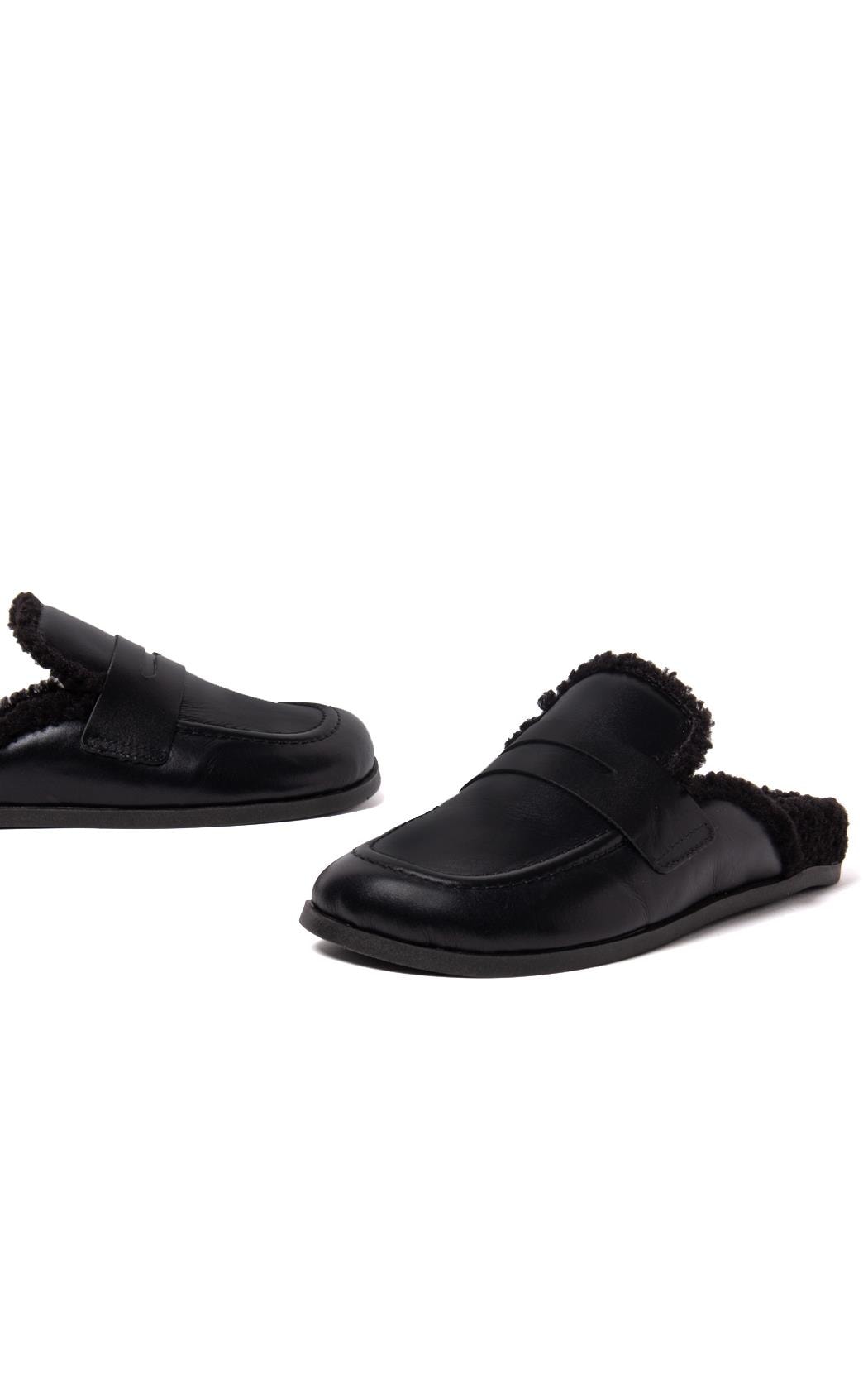 Mule Fluffy Richards Preto