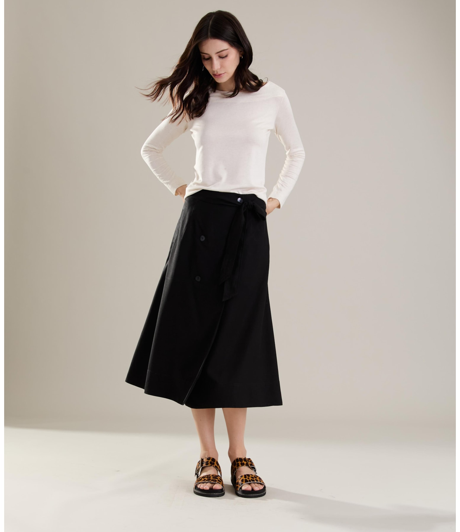 Saia Linho  Nice  Liso Preto