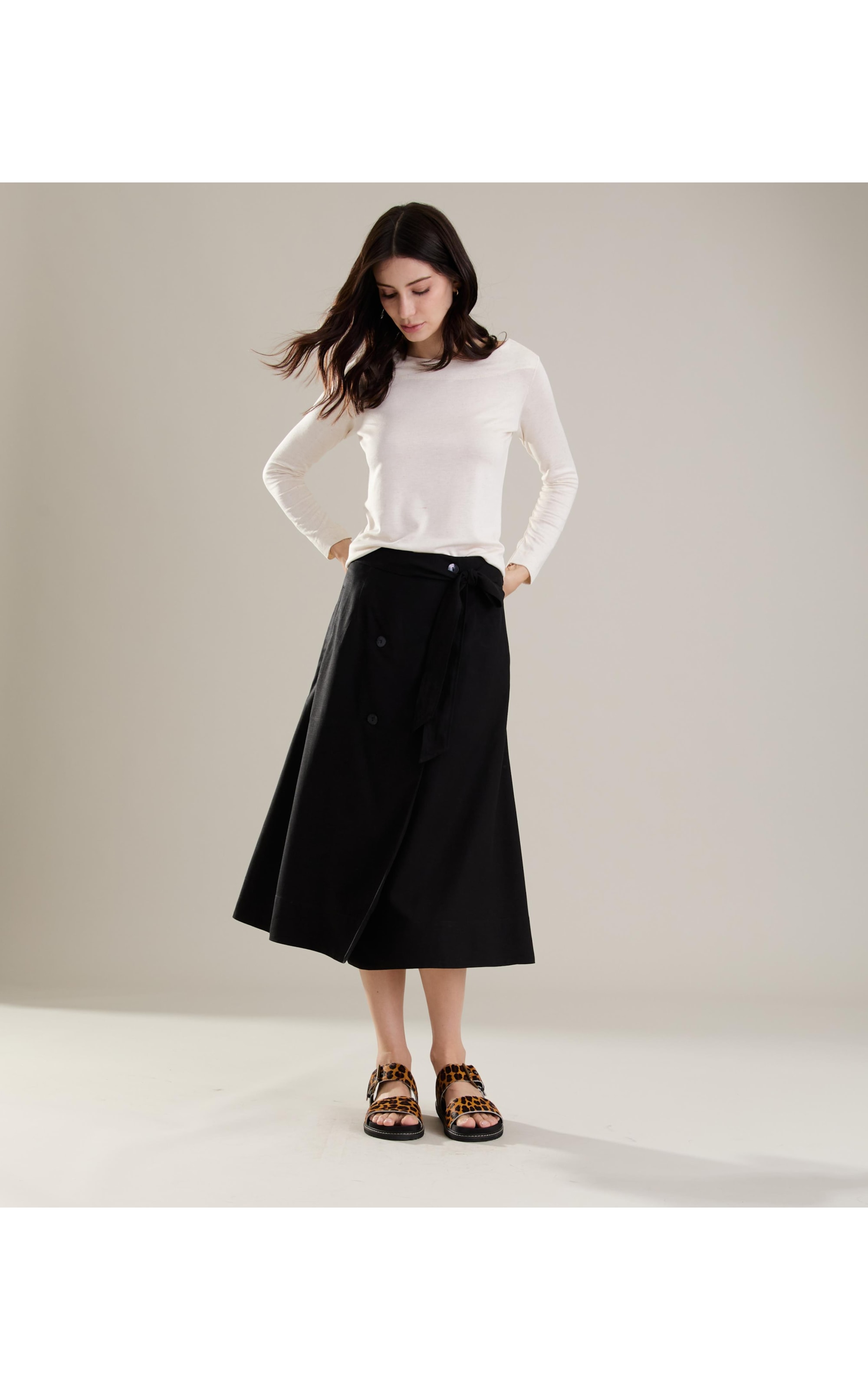 Saia Linho  Nice  Liso Preto