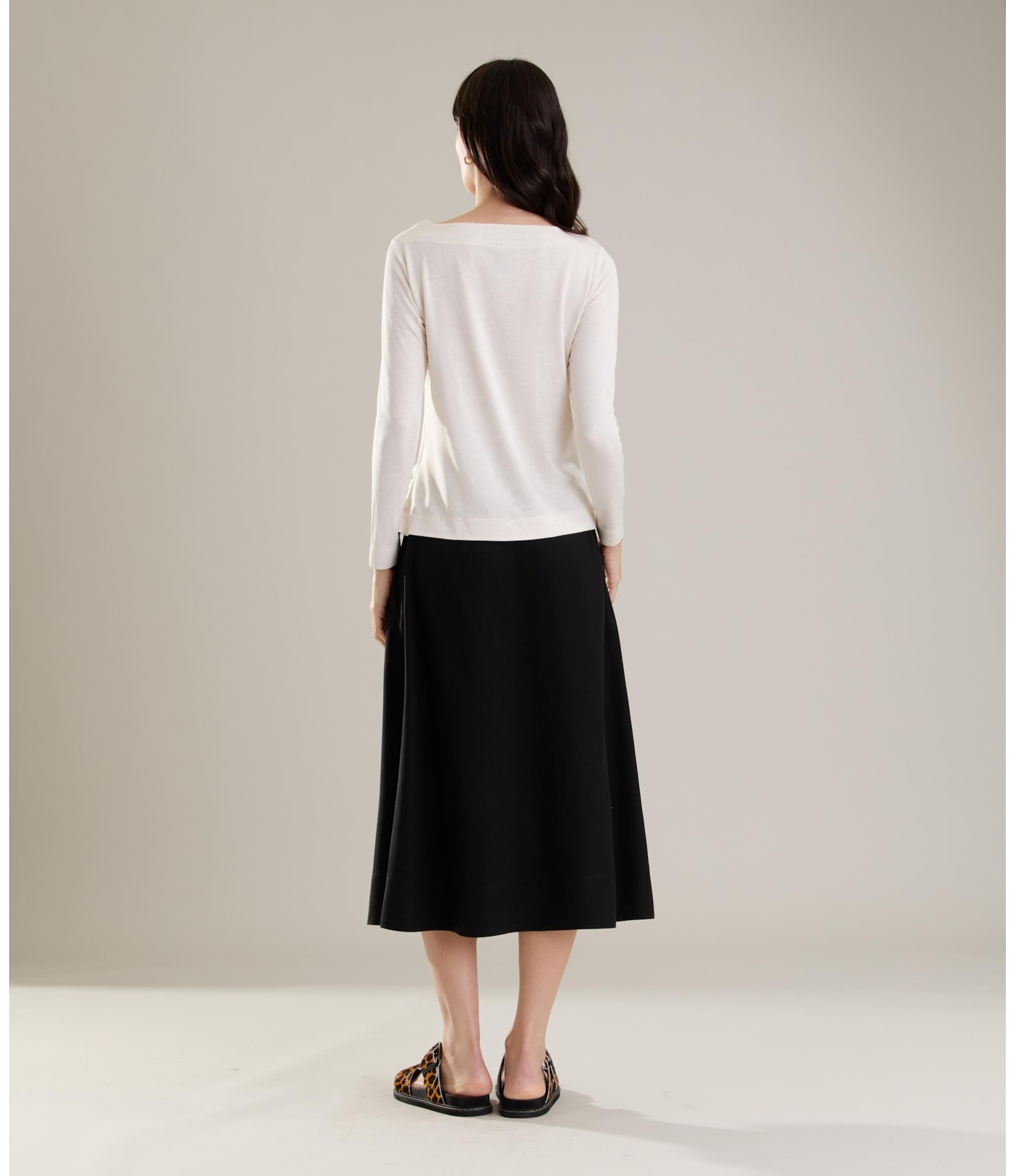 Saia Linho  Nice  Liso Preto