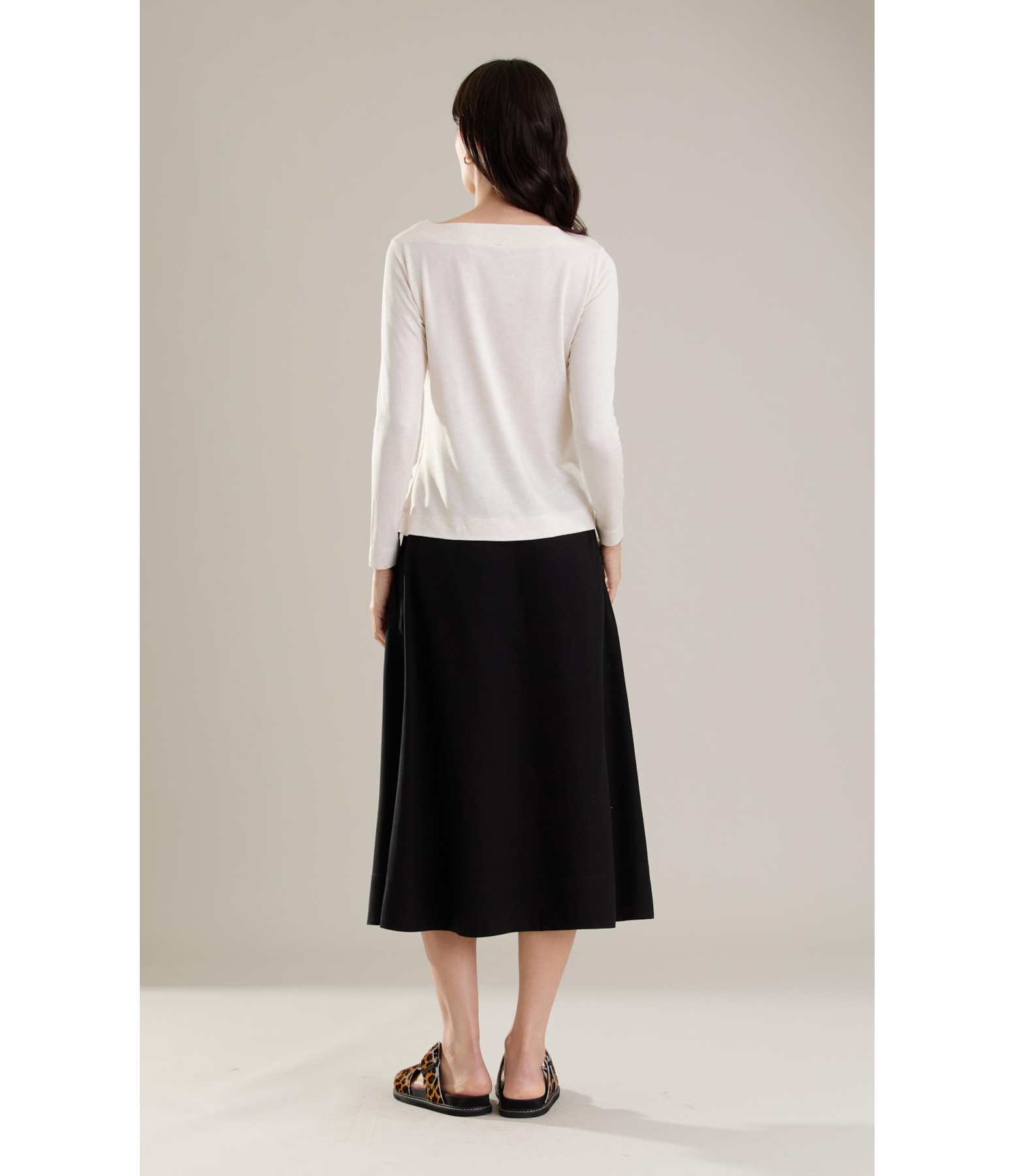 Saia Linho  Nice  Liso Preto