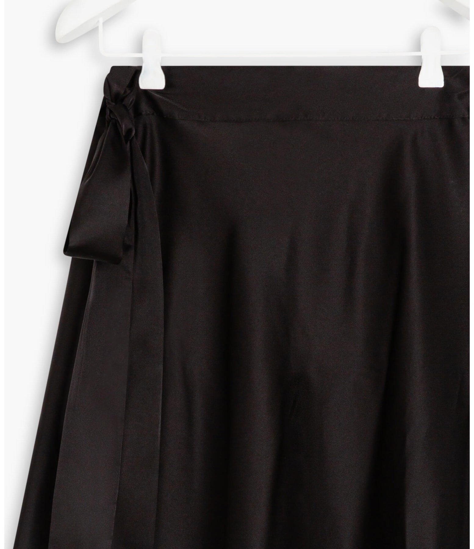 Saia Oamaru Cetim Liso Preto