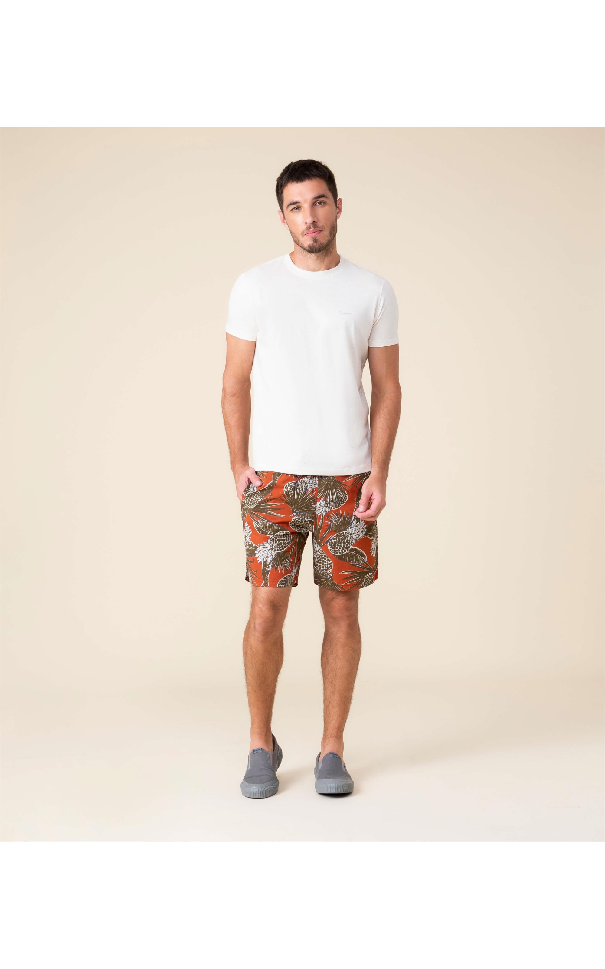 Short Praia Estampa Abacaxi Vermelho