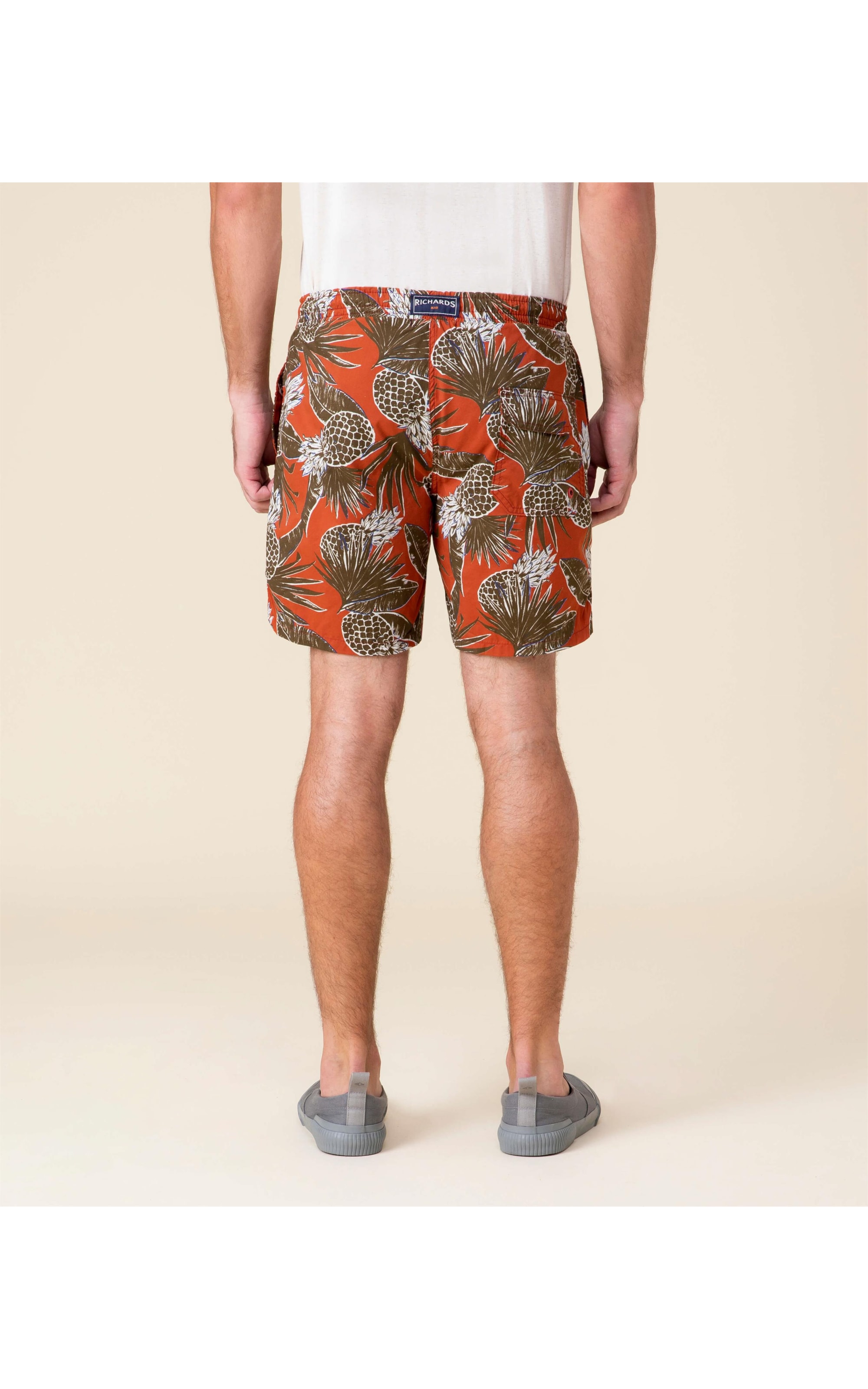 Short Praia Estampa Abacaxi Vermelho