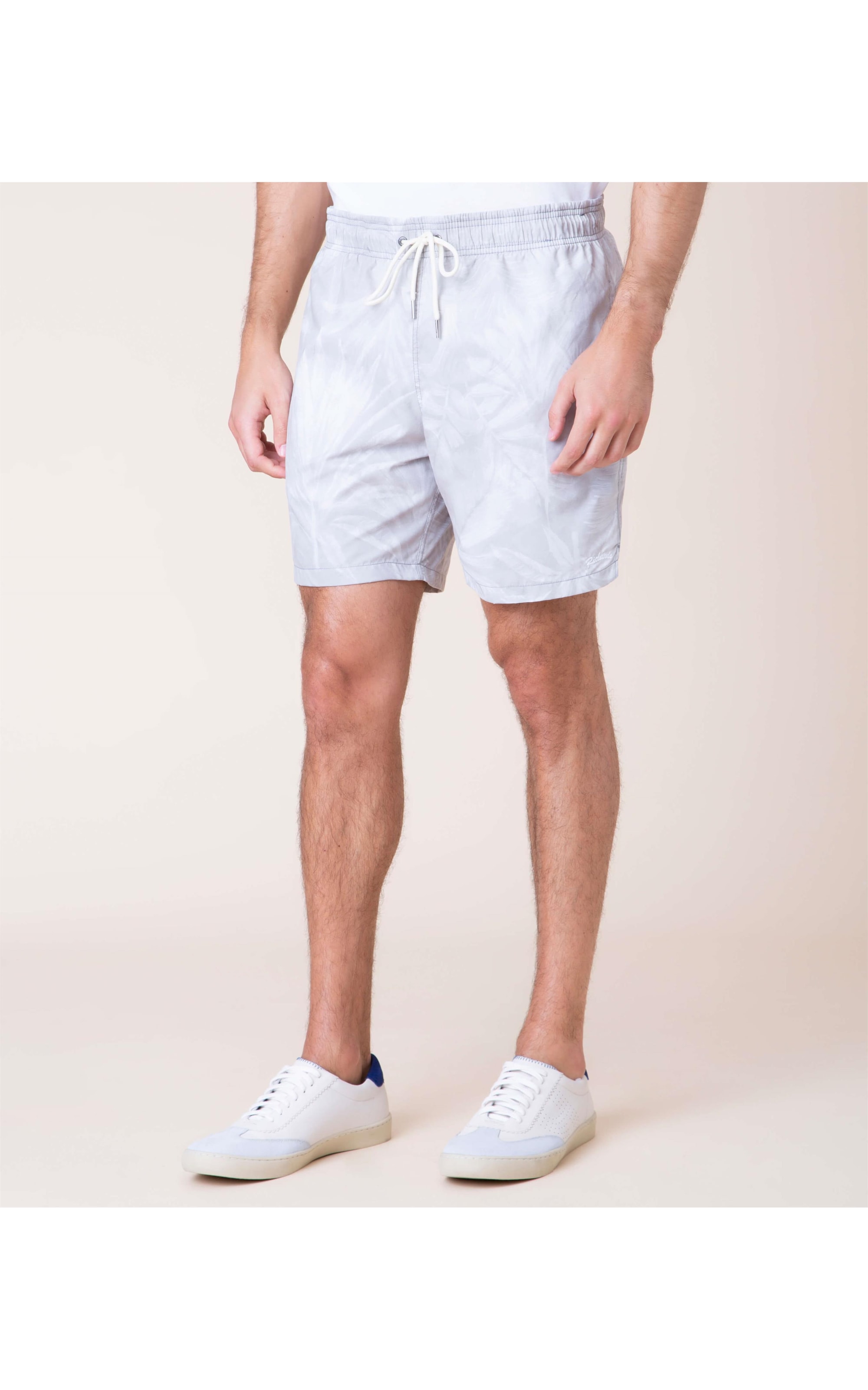 Short Praia Estampa Arvoredo Cinza Claro