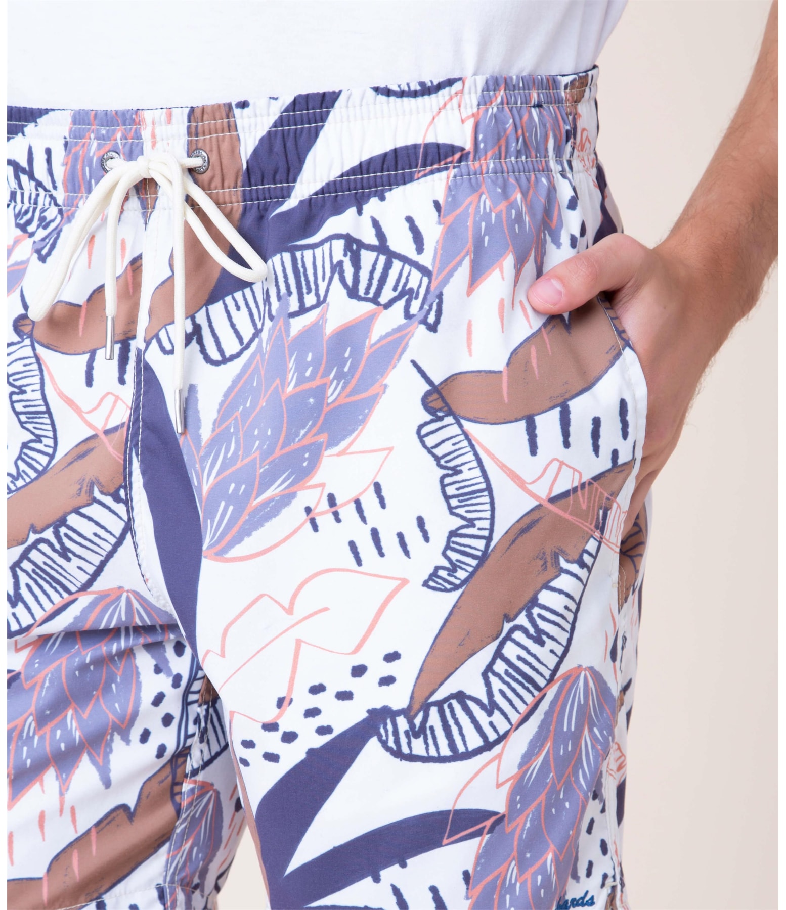 Short Praia Folhagem Rabiscos Off White