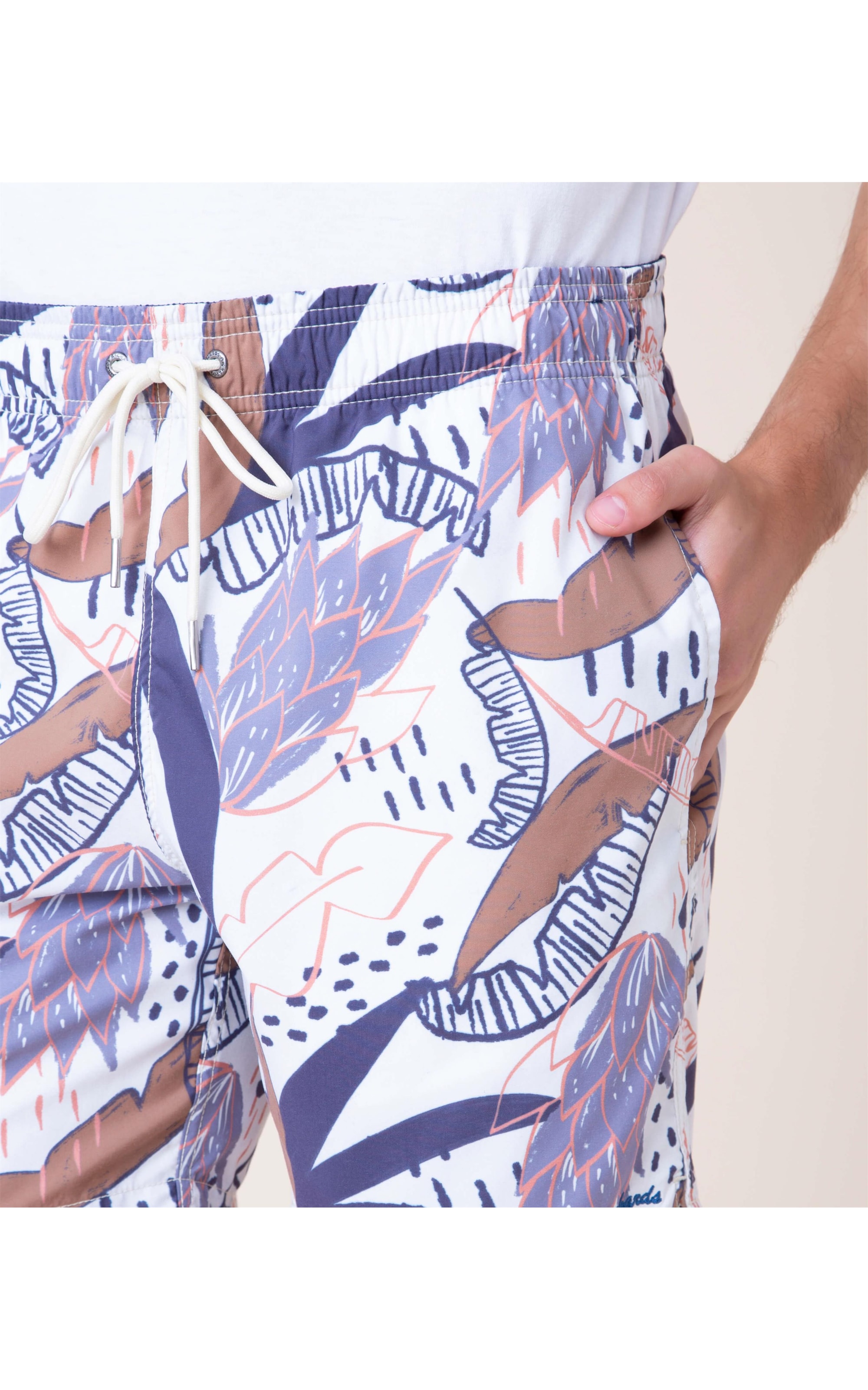Short Praia Folhagem Rabiscos Off White