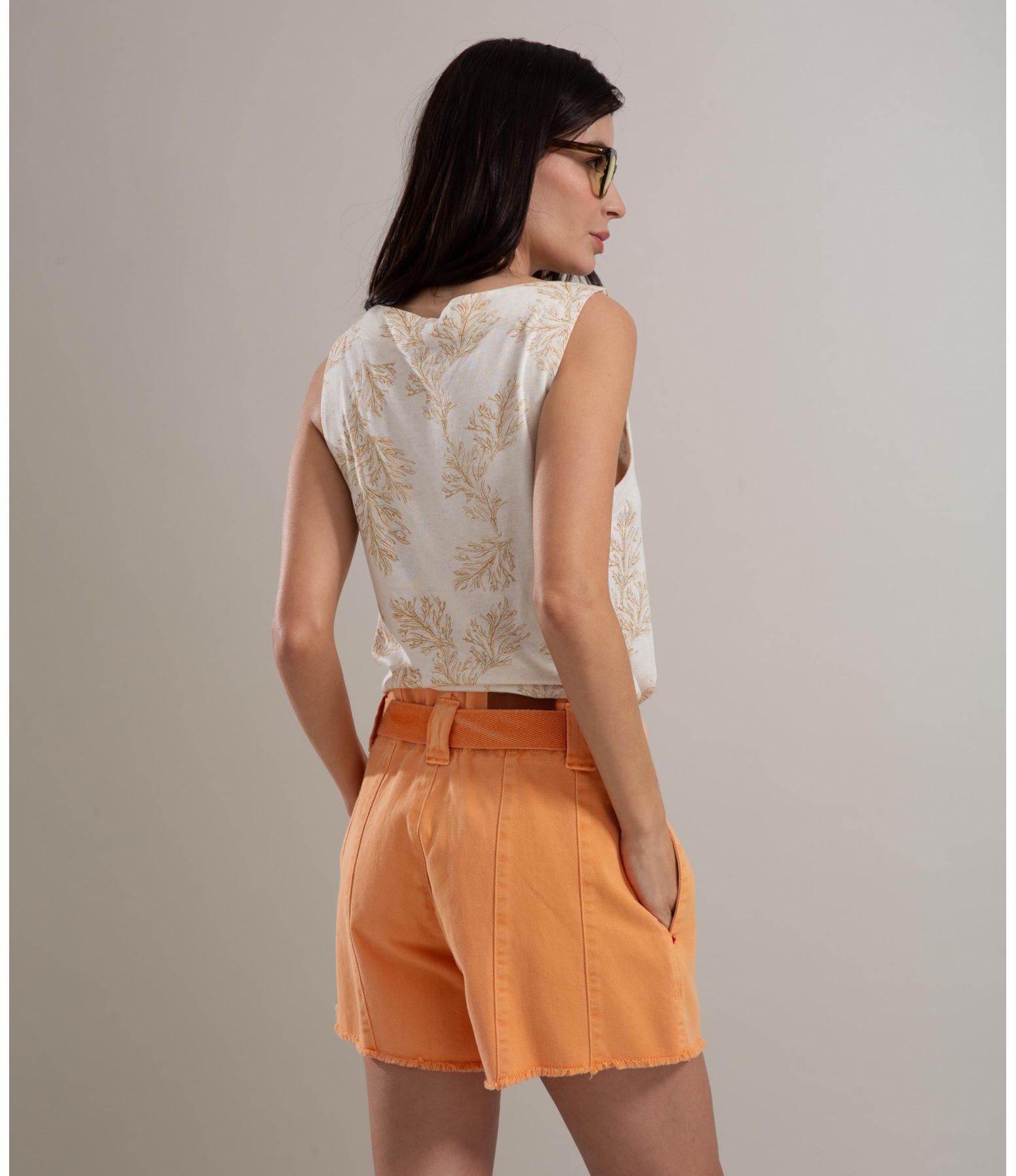 Shorts Com Recortes White Denim Acerola